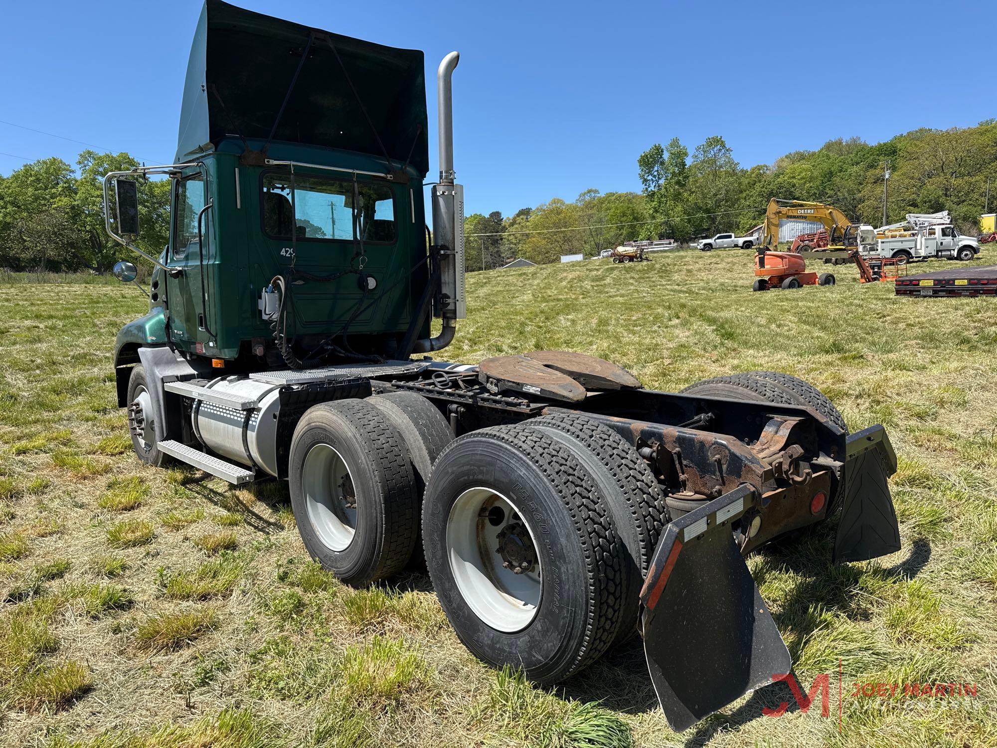 2007 MACK VISION CXN613T/A DAY CAB TRUCK TRACTOR