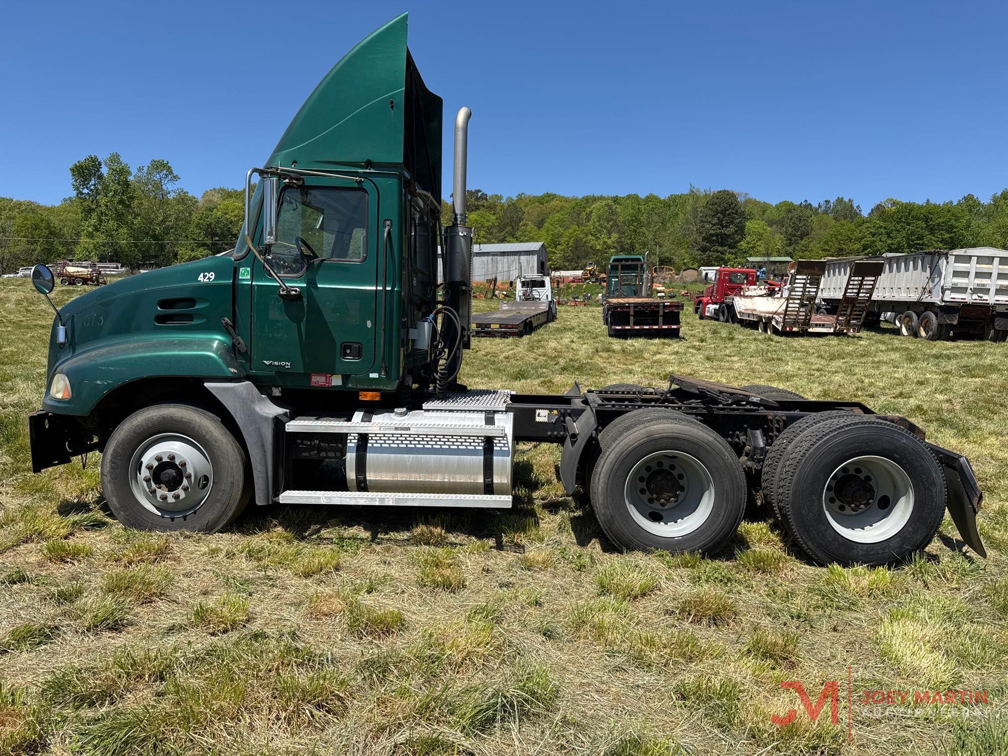 2007 MACK VISION CXN613T/A DAY CAB TRUCK TRACTOR
