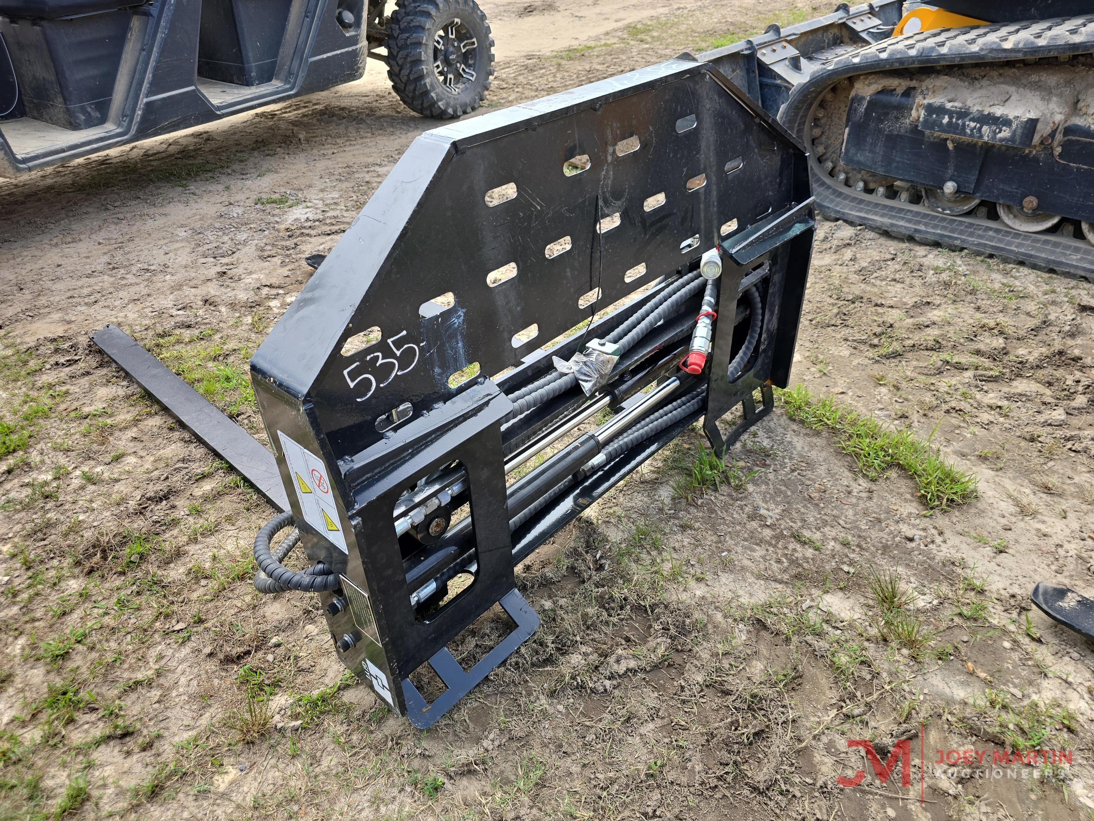 GIYI HYDRAULIC SIDE SHIFT FORKS, 60" FORKS, SKID STEER QUICK ATTACH