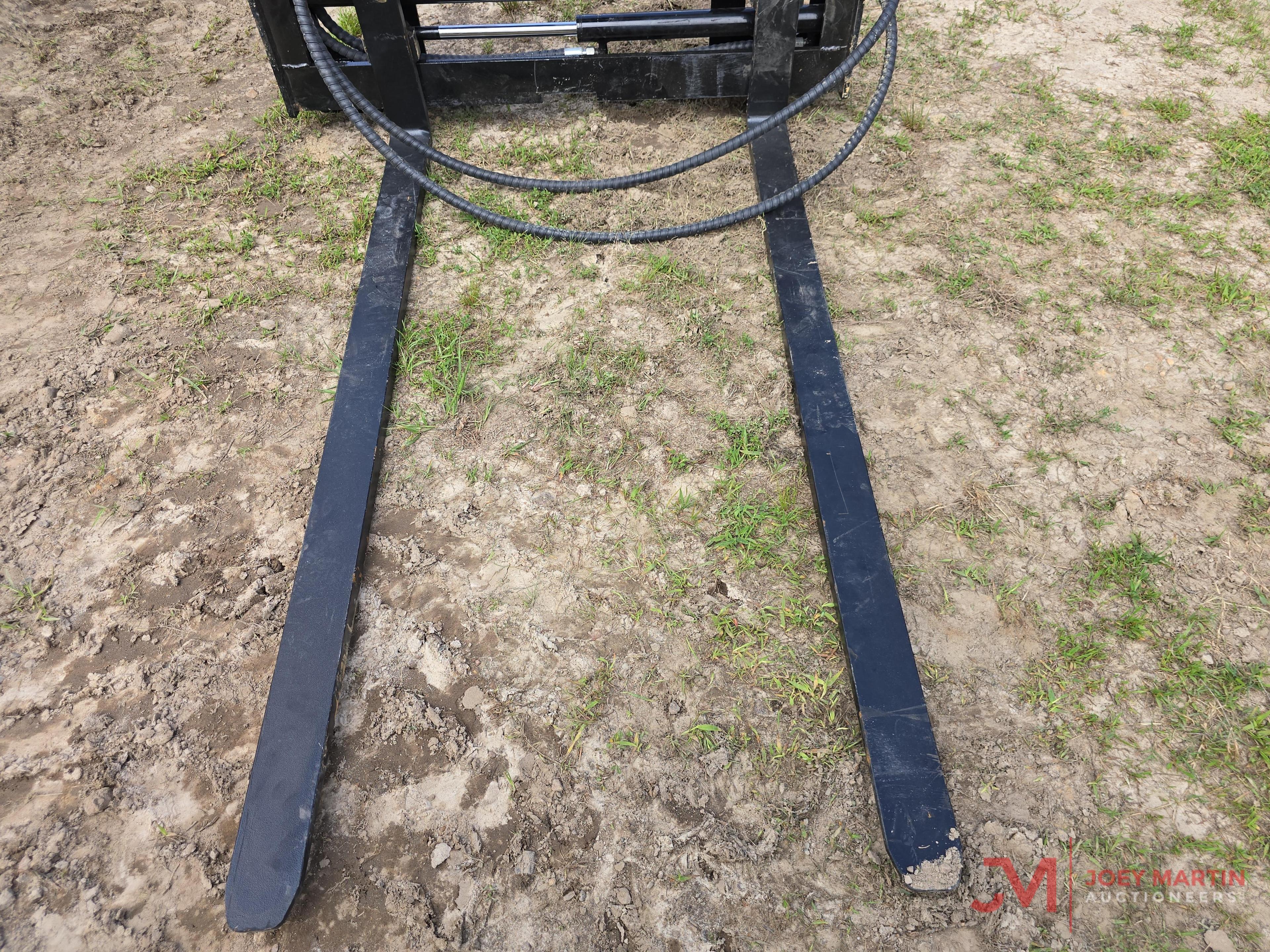 GIYI HYDRAULIC SIDE SHIFT FORKS, 60" FORKS, SKID STEER QUICK ATTACH