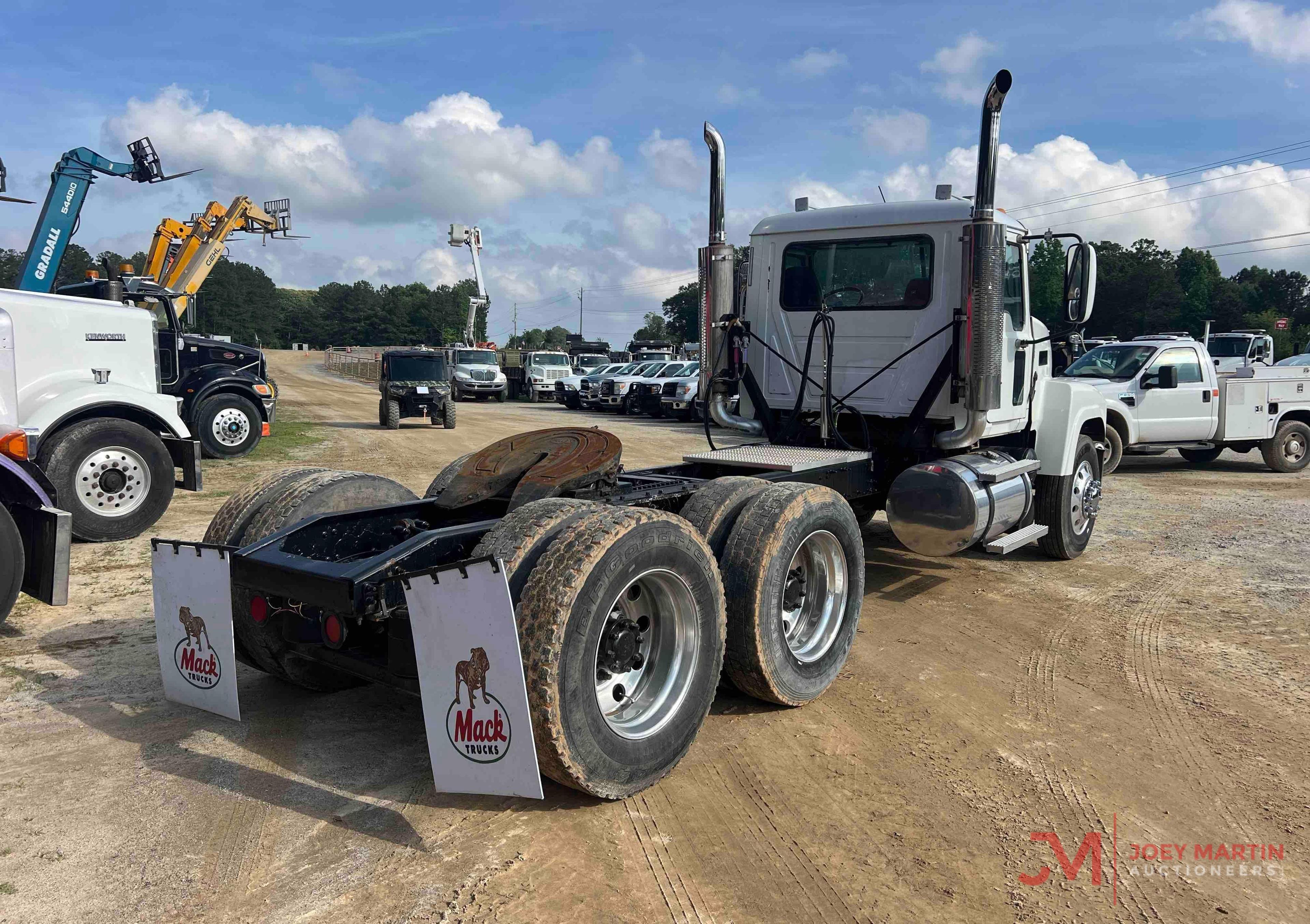 2007 MACK CHN613 DAY CAB TRUCK TRACTOR