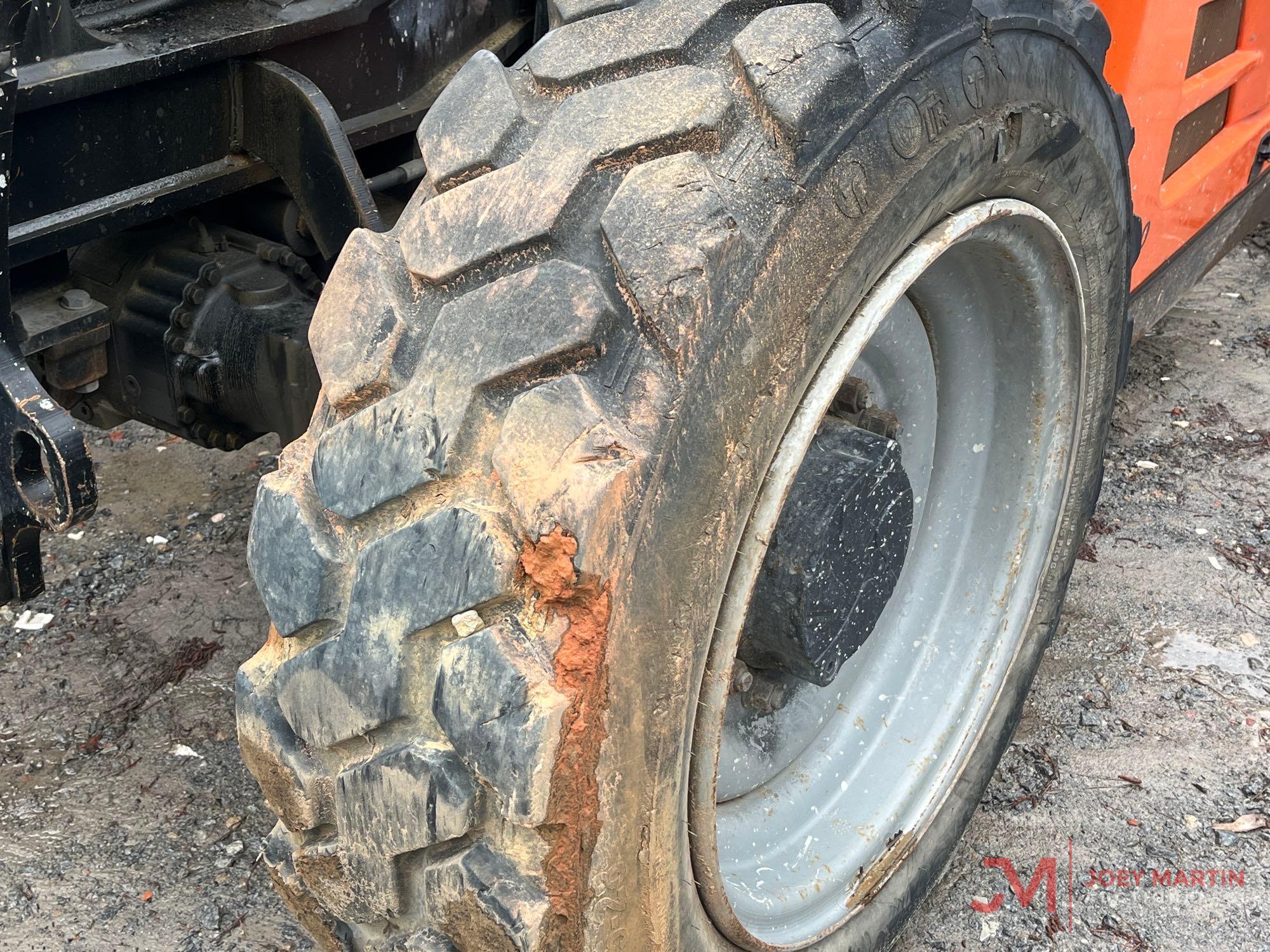 JLG 642 TELEHANDLER