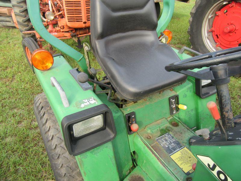(2425) John Deere 755 w/ John Deere 52 Loader