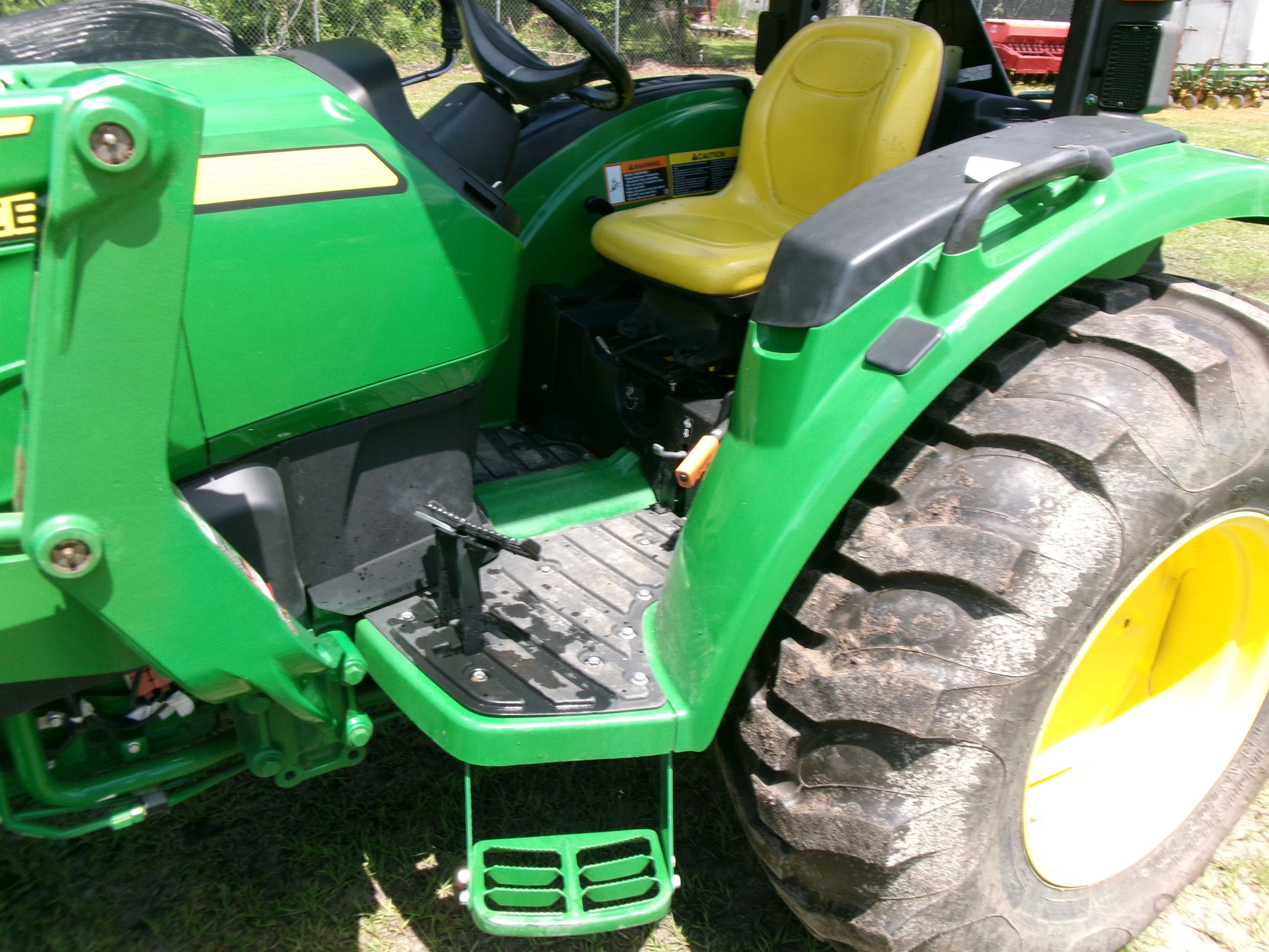 (0347)  John Deere 4066M Tractor