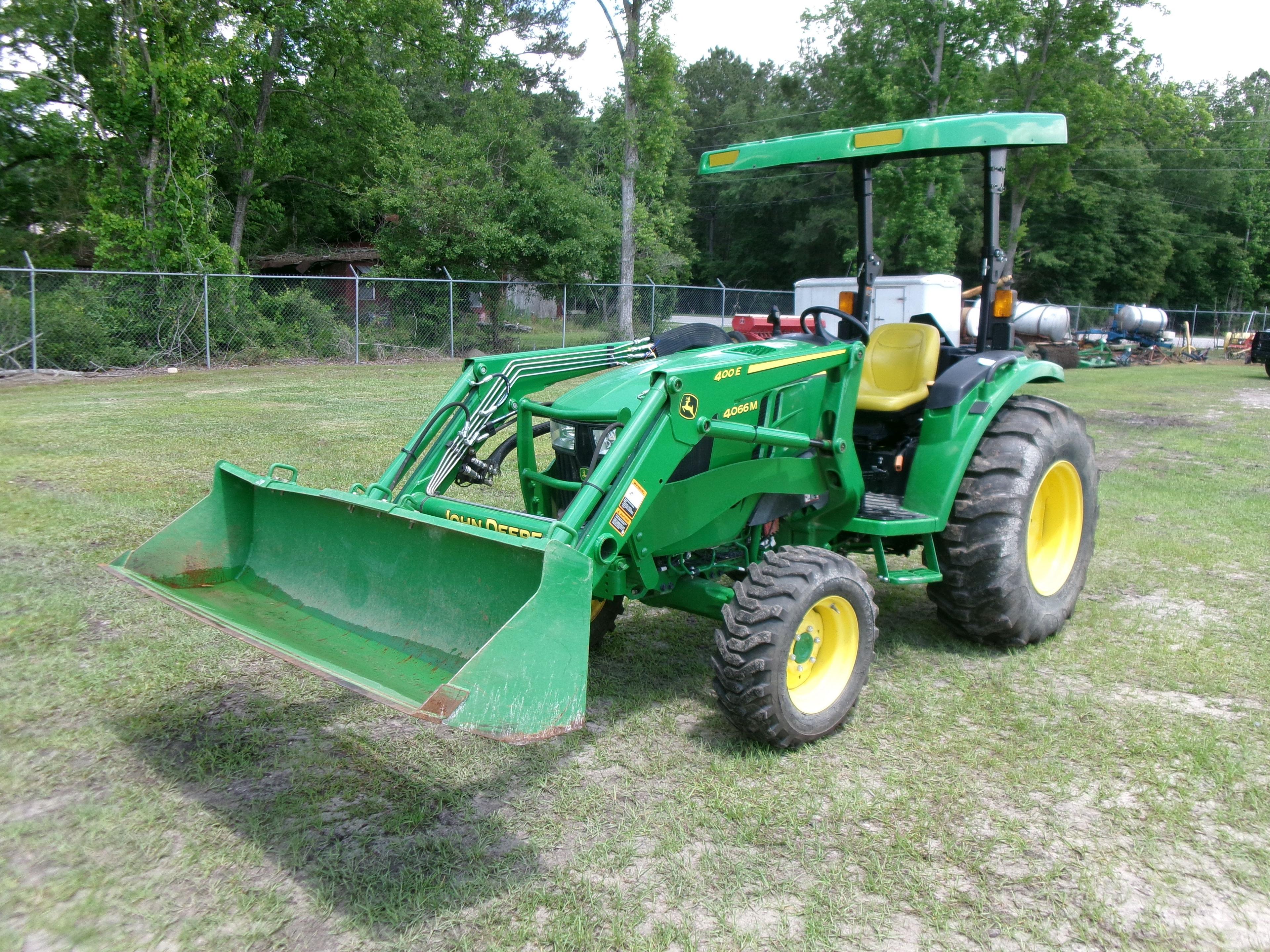 (0347)  John Deere 4066M Tractor