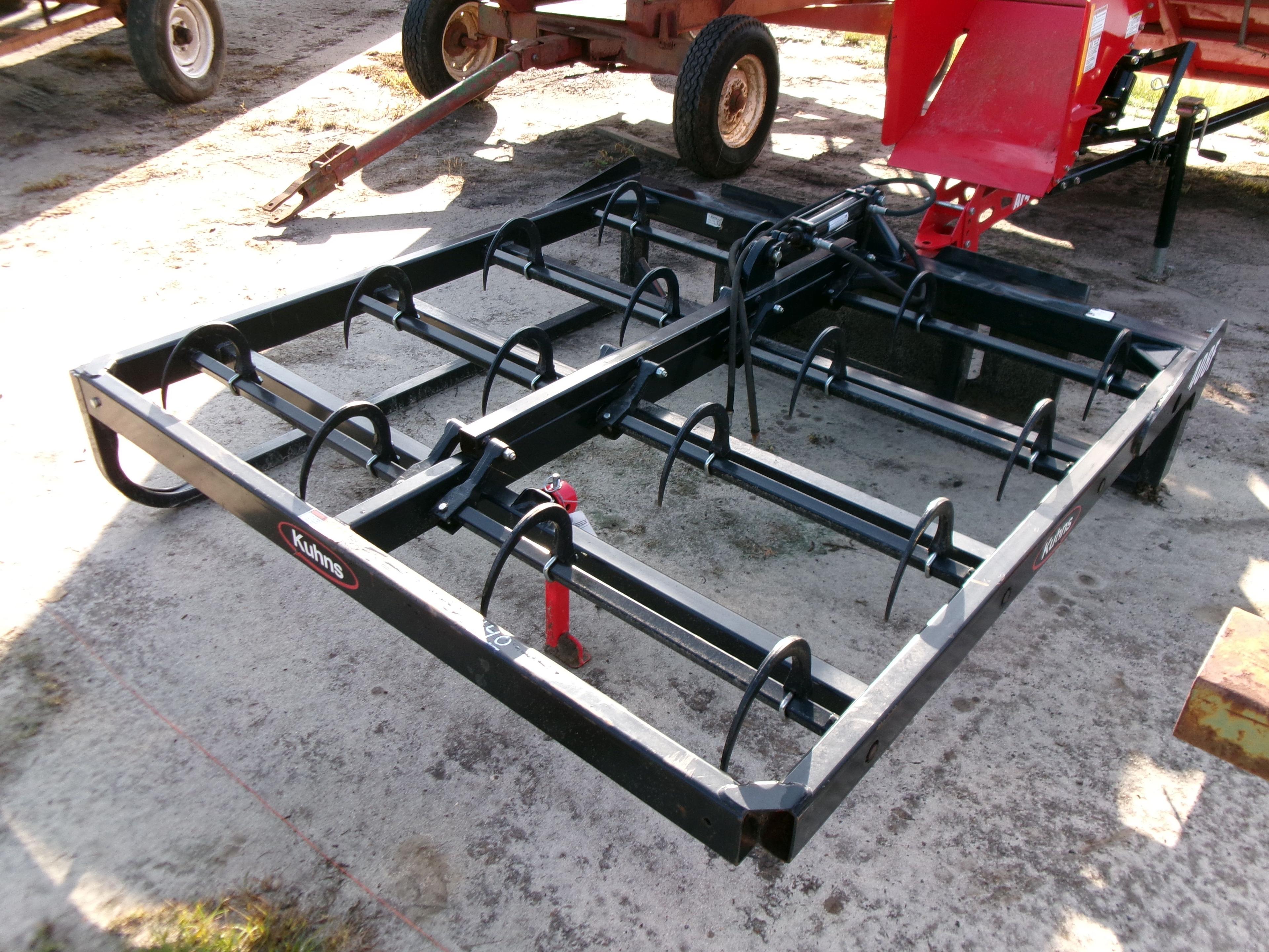 (0440)  8 Square Bale Skid Steer Grapple