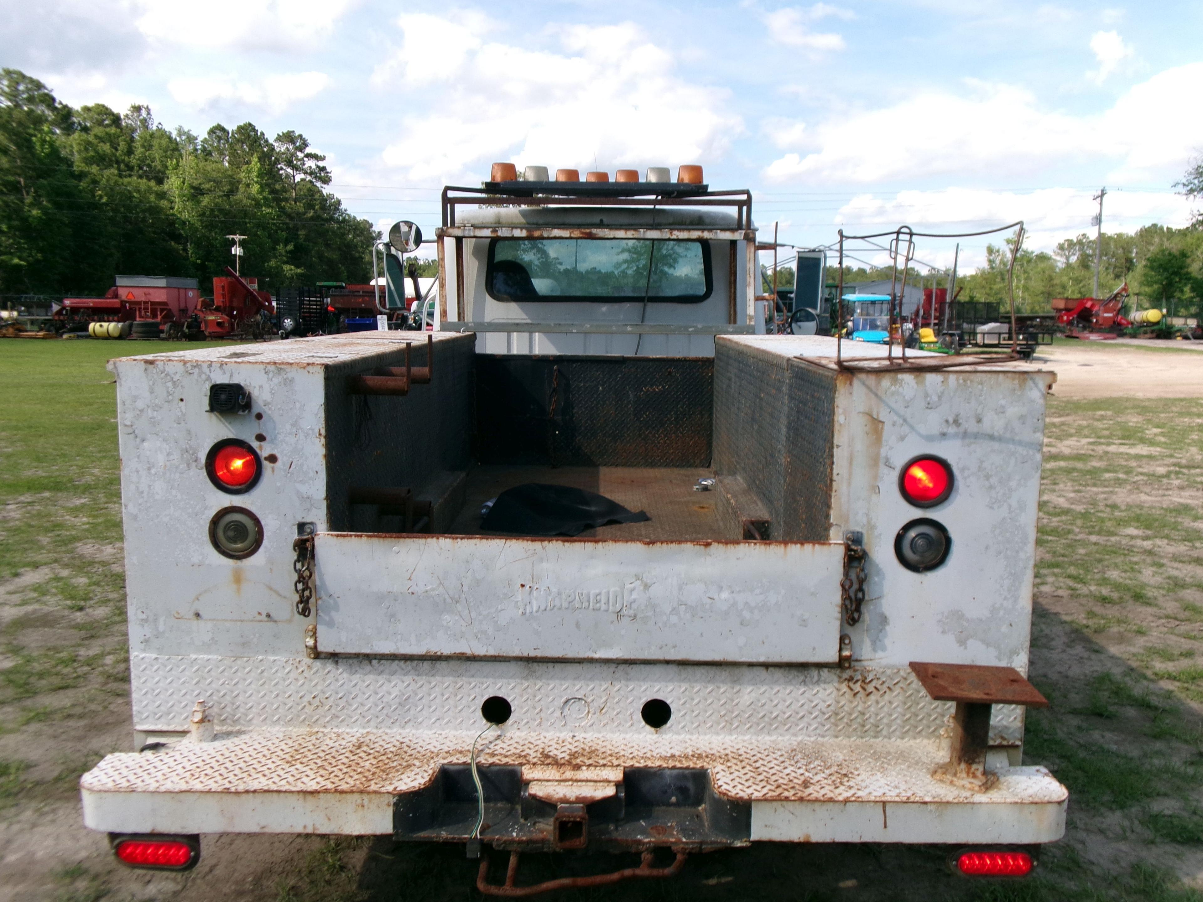 (0447)  1996 International 4700 Service Body