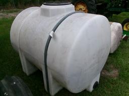 (0470)  500 Gallon Poly Tank with Crack