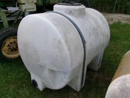 (0470)  500 Gallon Poly Tank with Crack