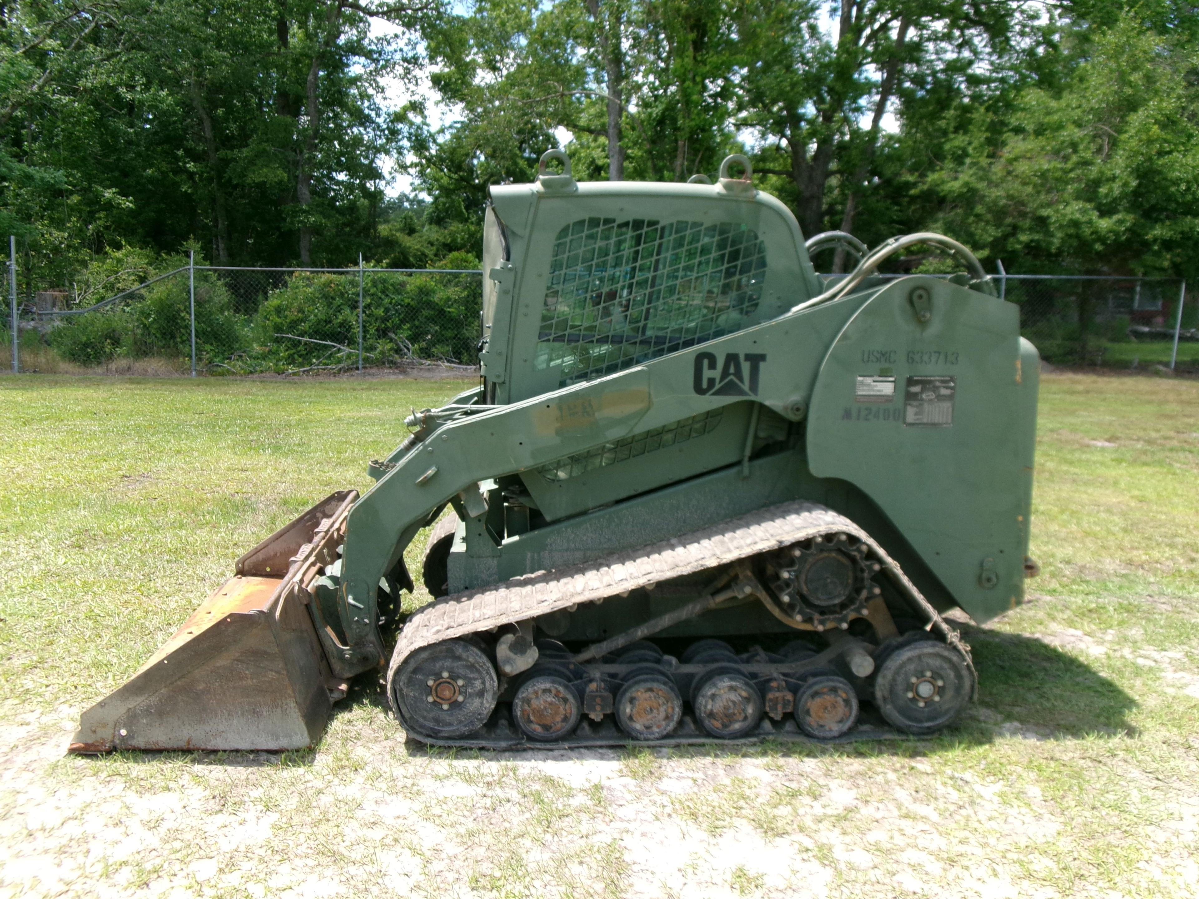 (0516)  CAT MODEL 277C CAB SKID STEER