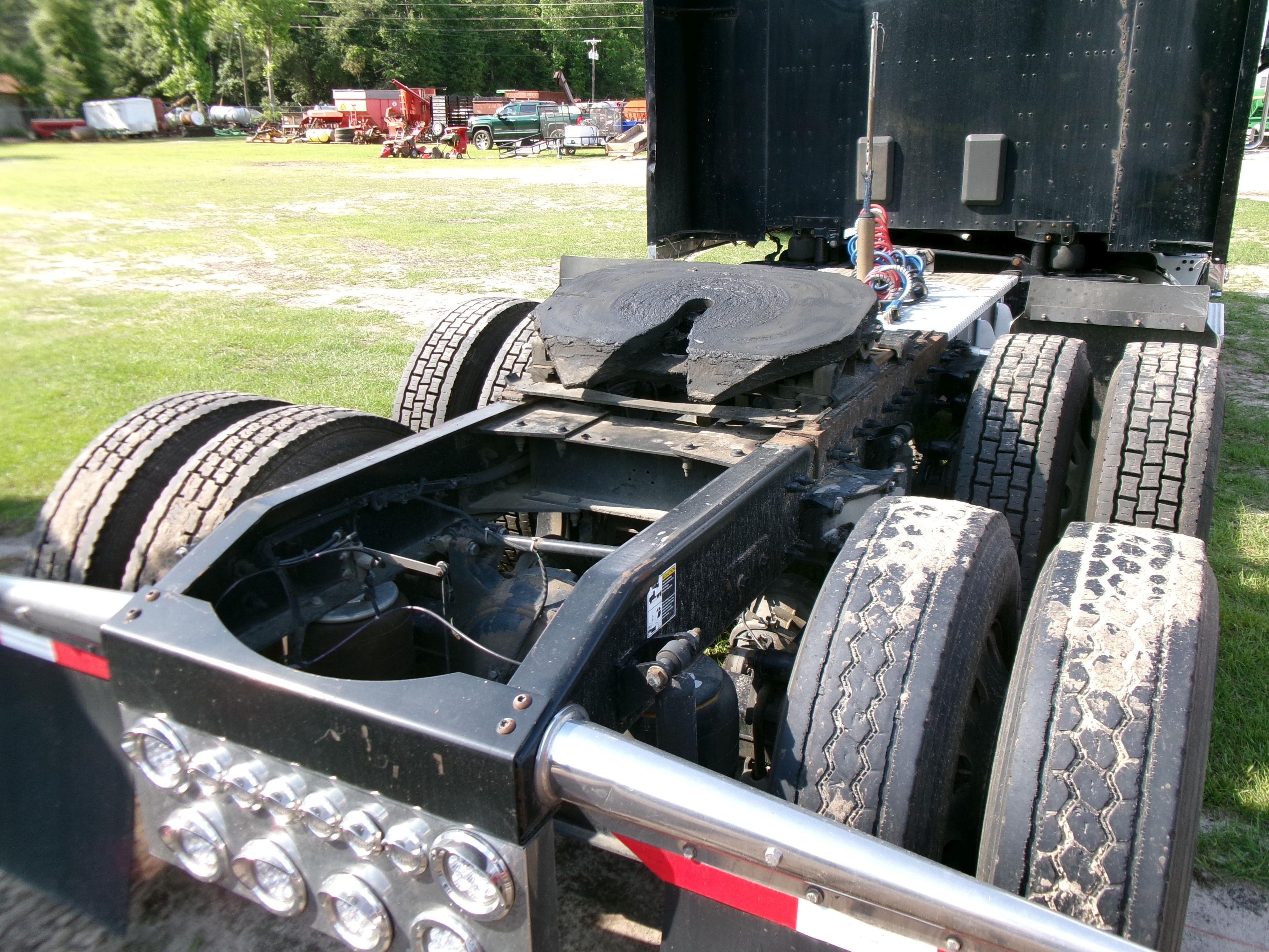 (0523)  2014 PETERBILT W/TITLE