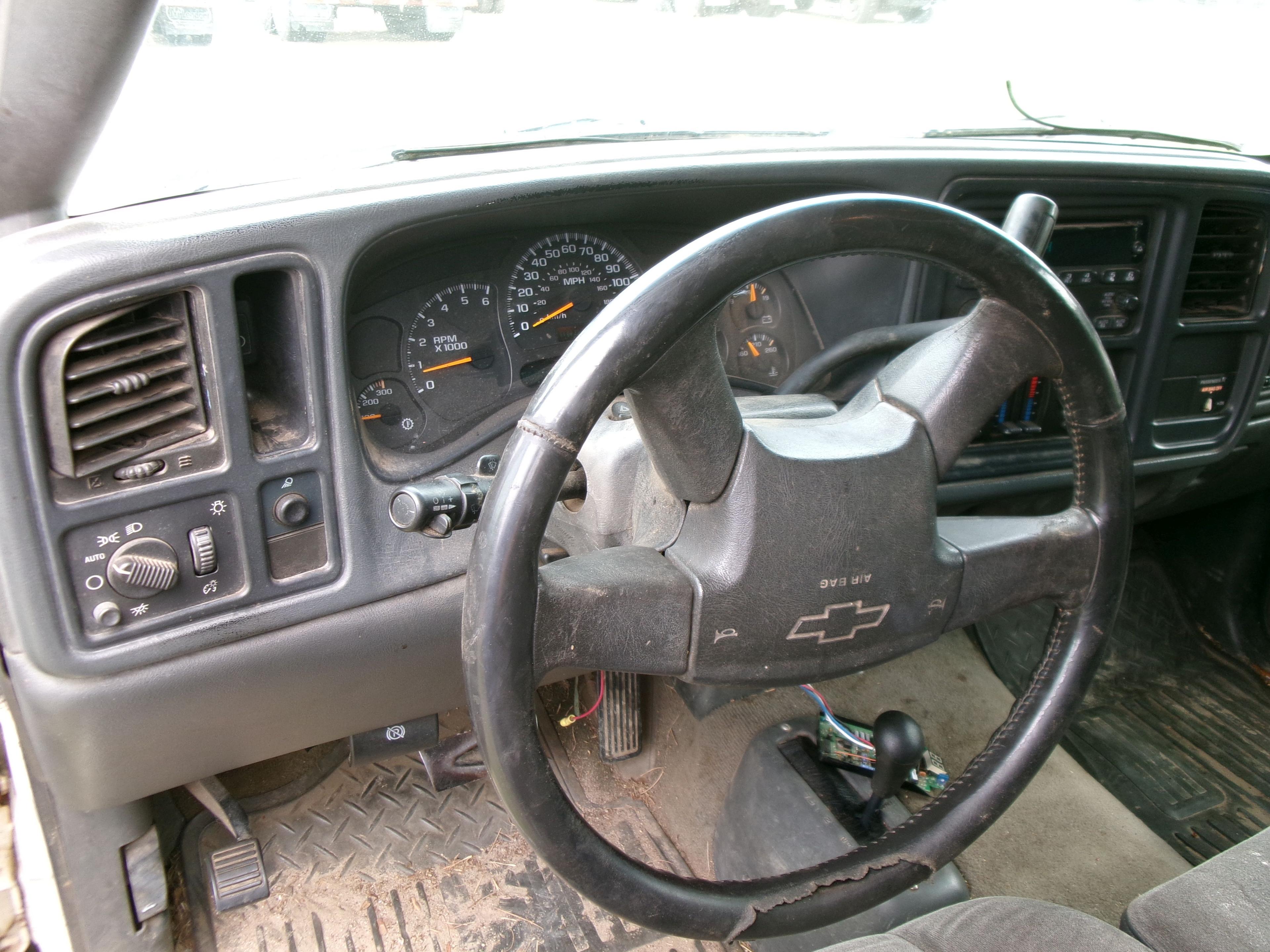 (0547)  2003 CHEVY 2500HD SERVICE TRUCK W/TITLE