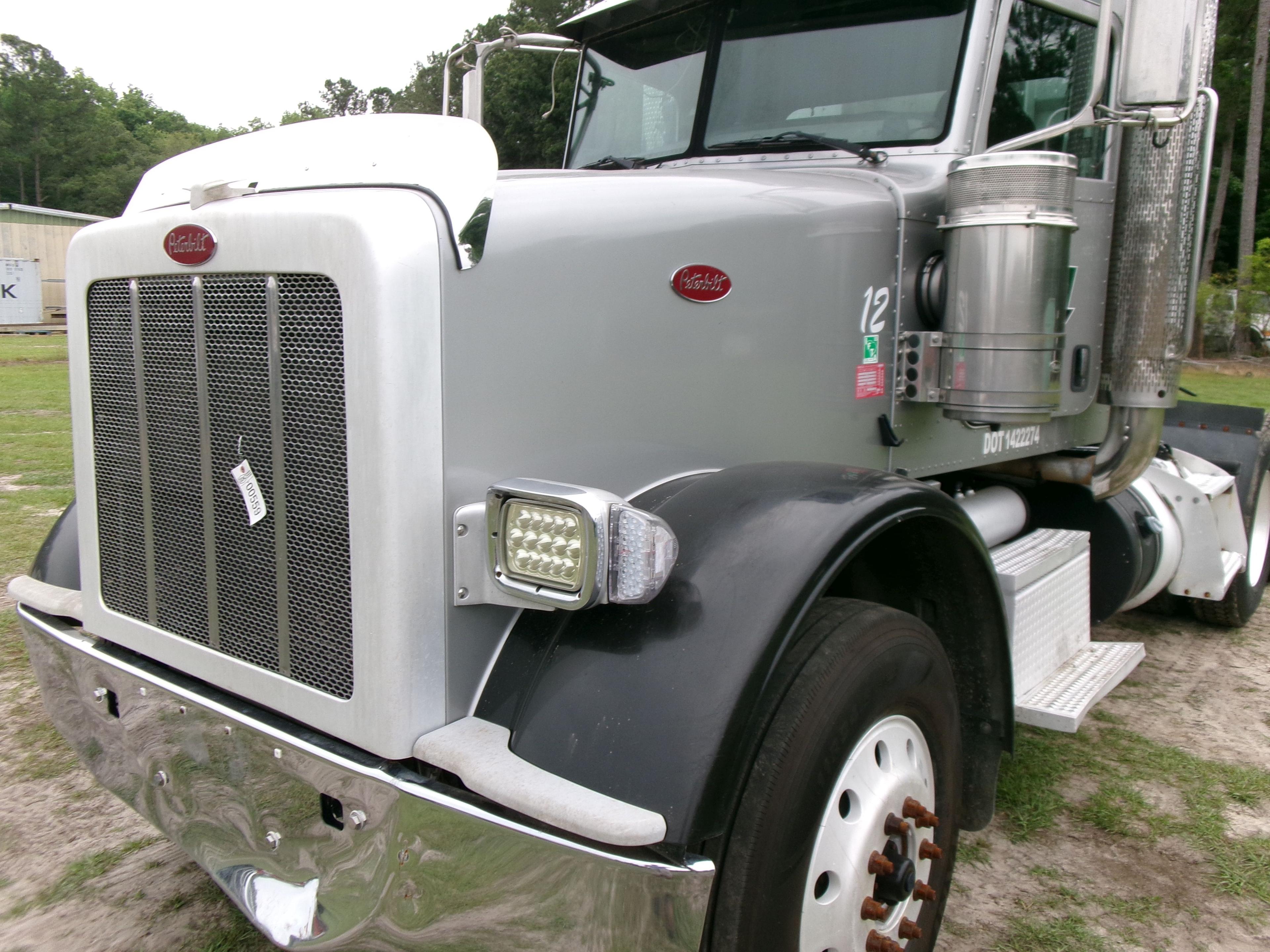 (0559)  2014 PETERBILT DAY CAB WITH TITLE