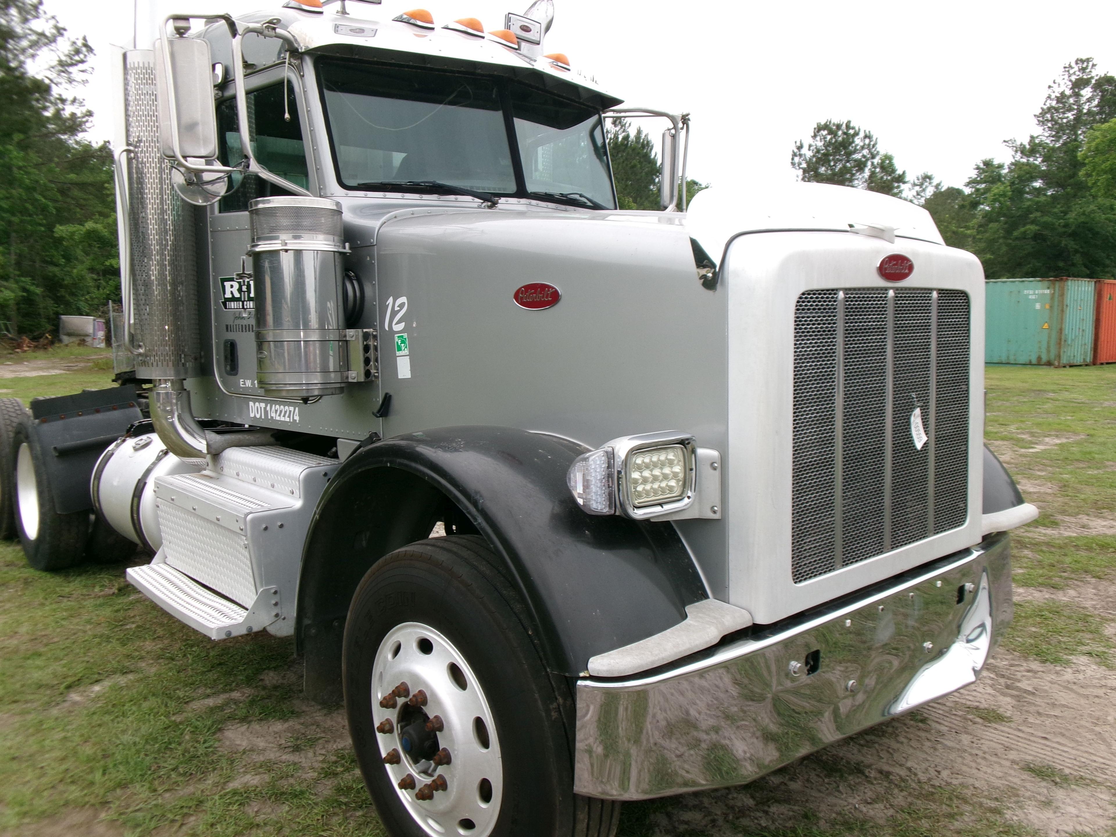 (0559)  2014 PETERBILT DAY CAB WITH TITLE