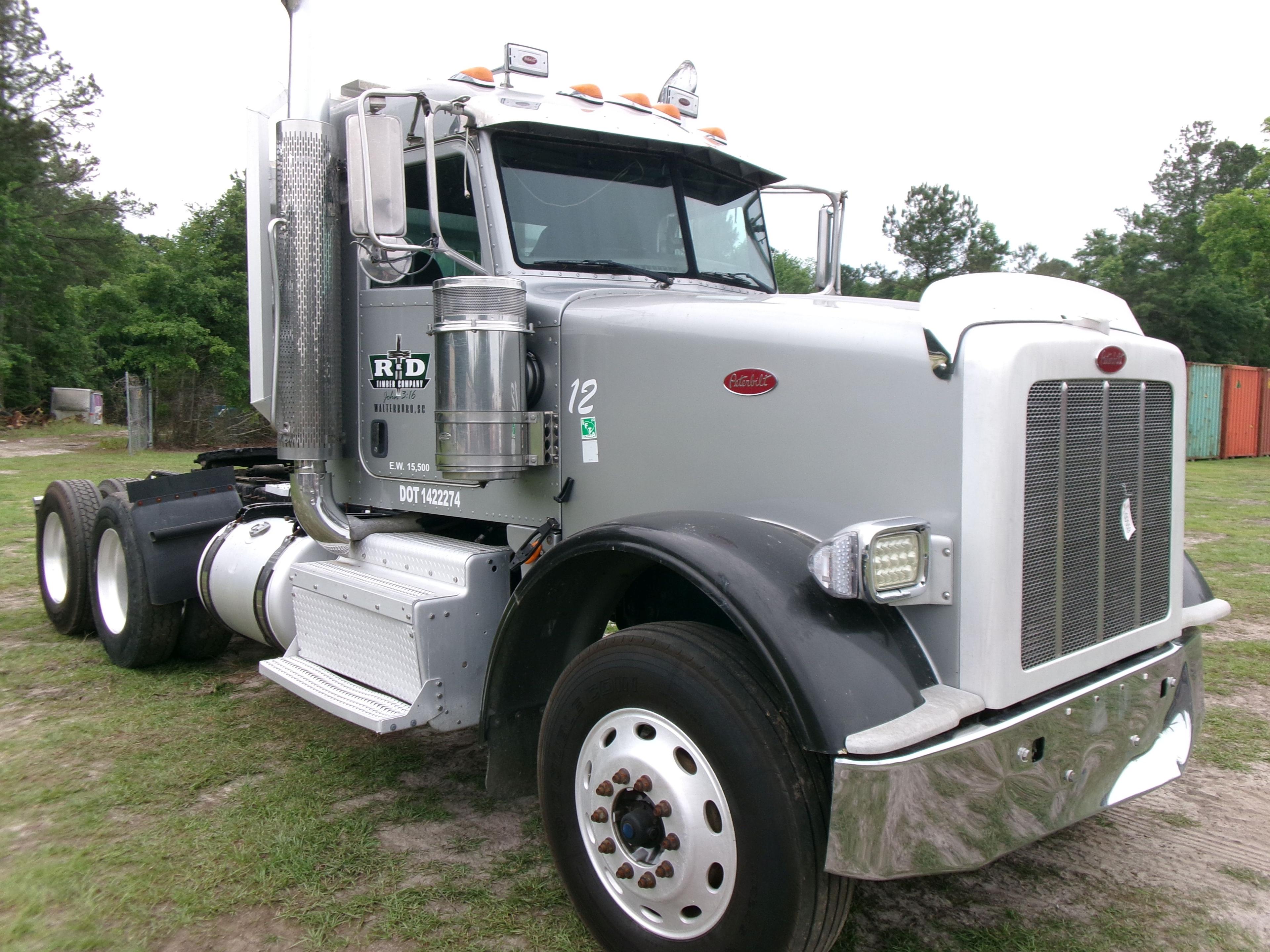 (0559)  2014 PETERBILT DAY CAB WITH TITLE