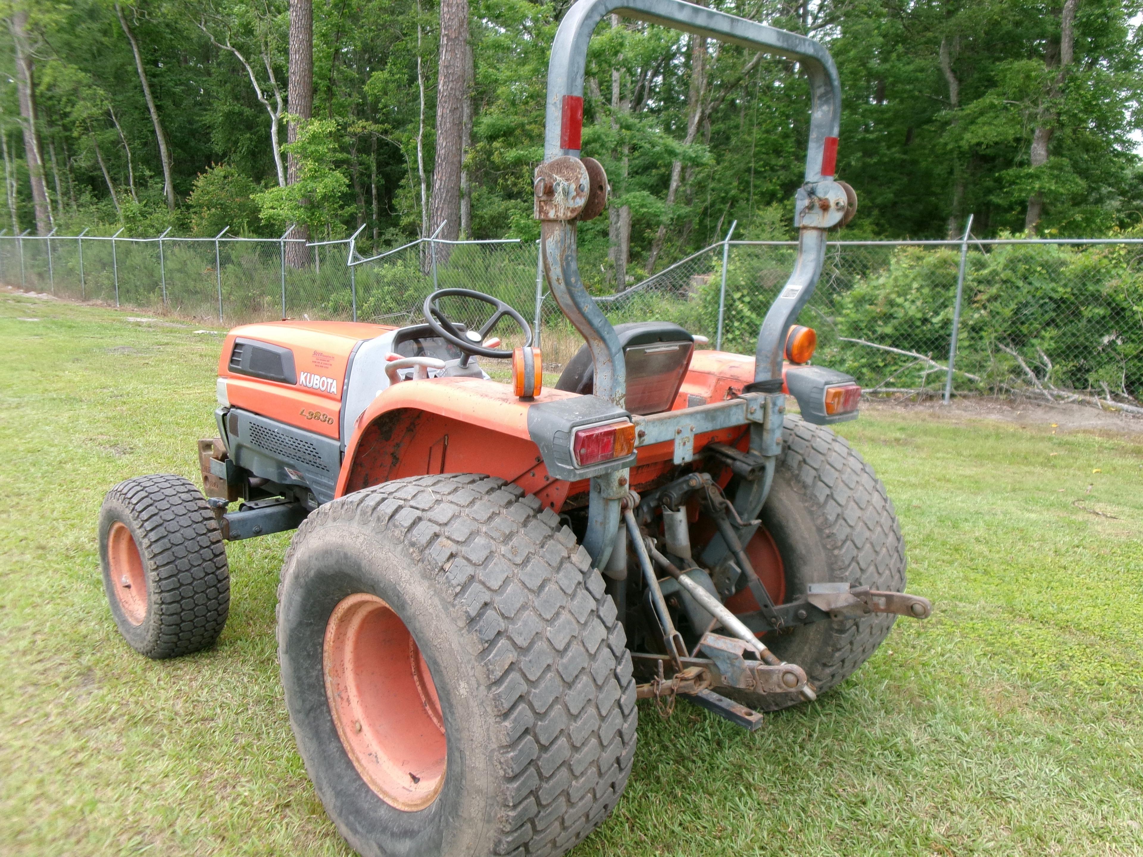 (0577)  KUBOTA MODEL L3830 ROPS TRACTOR