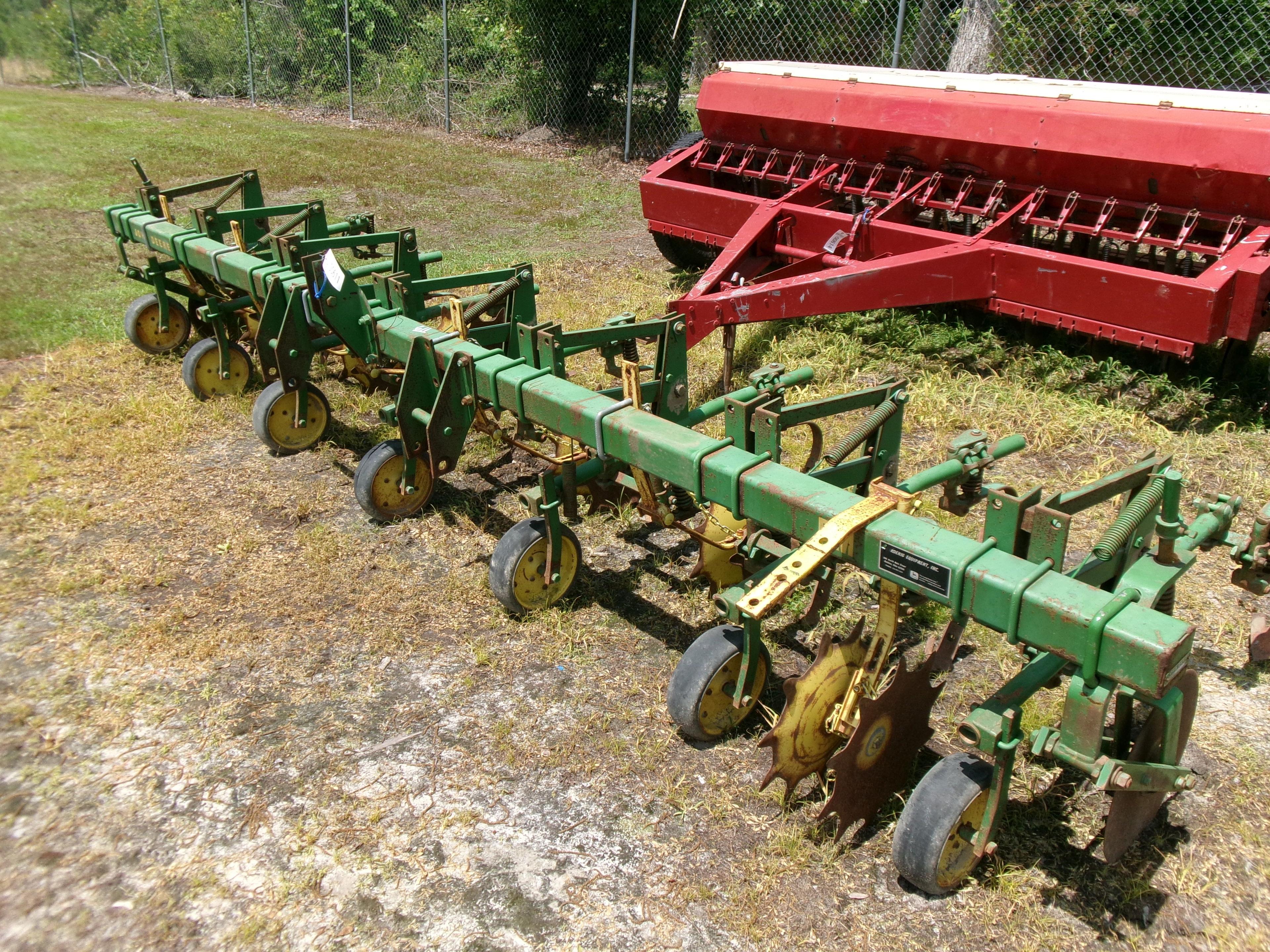 (0611)  John Deere RM 6 Row Cultivator