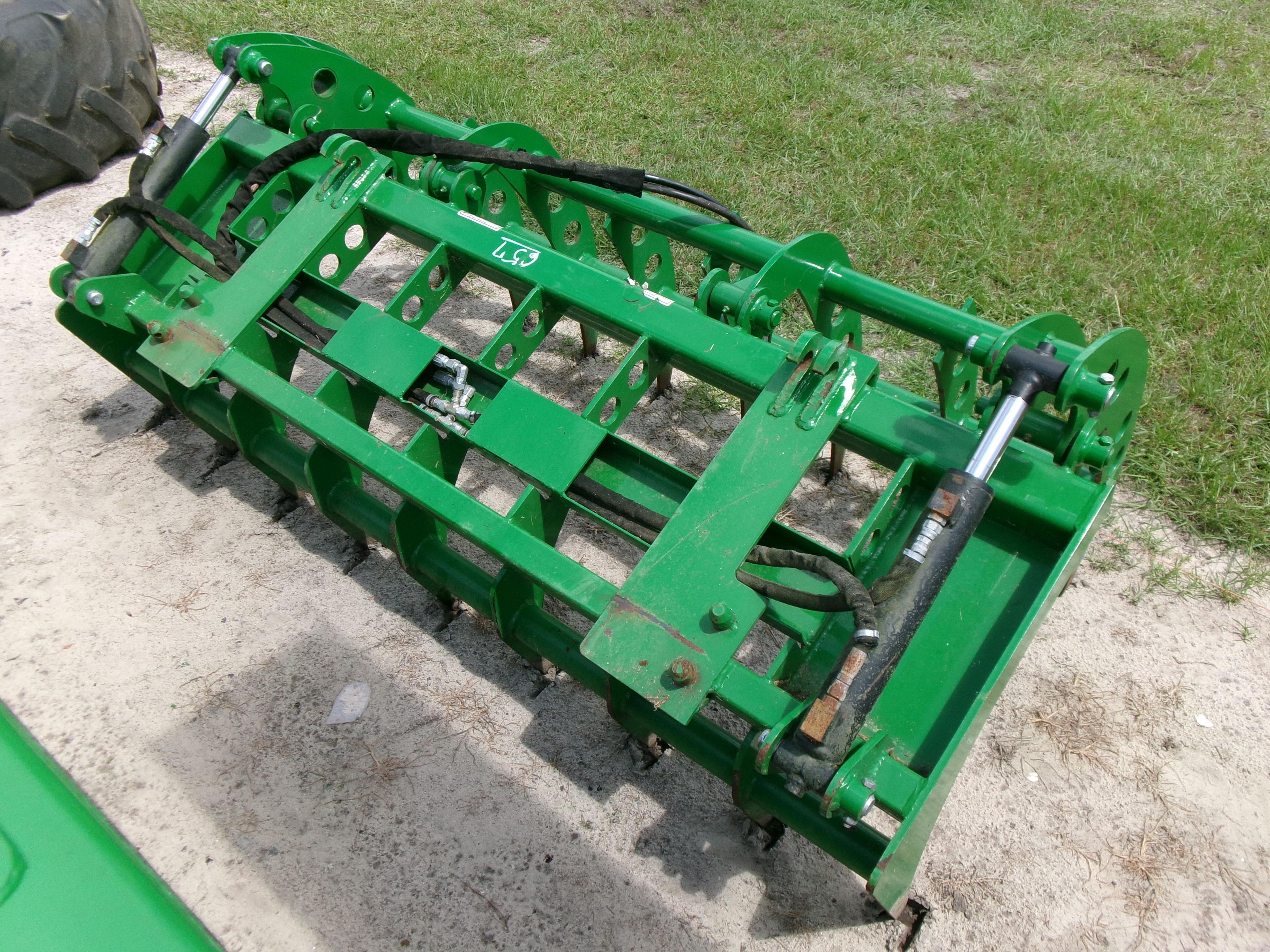 (0657)  JOHN DEERE LOG GRAPPLE