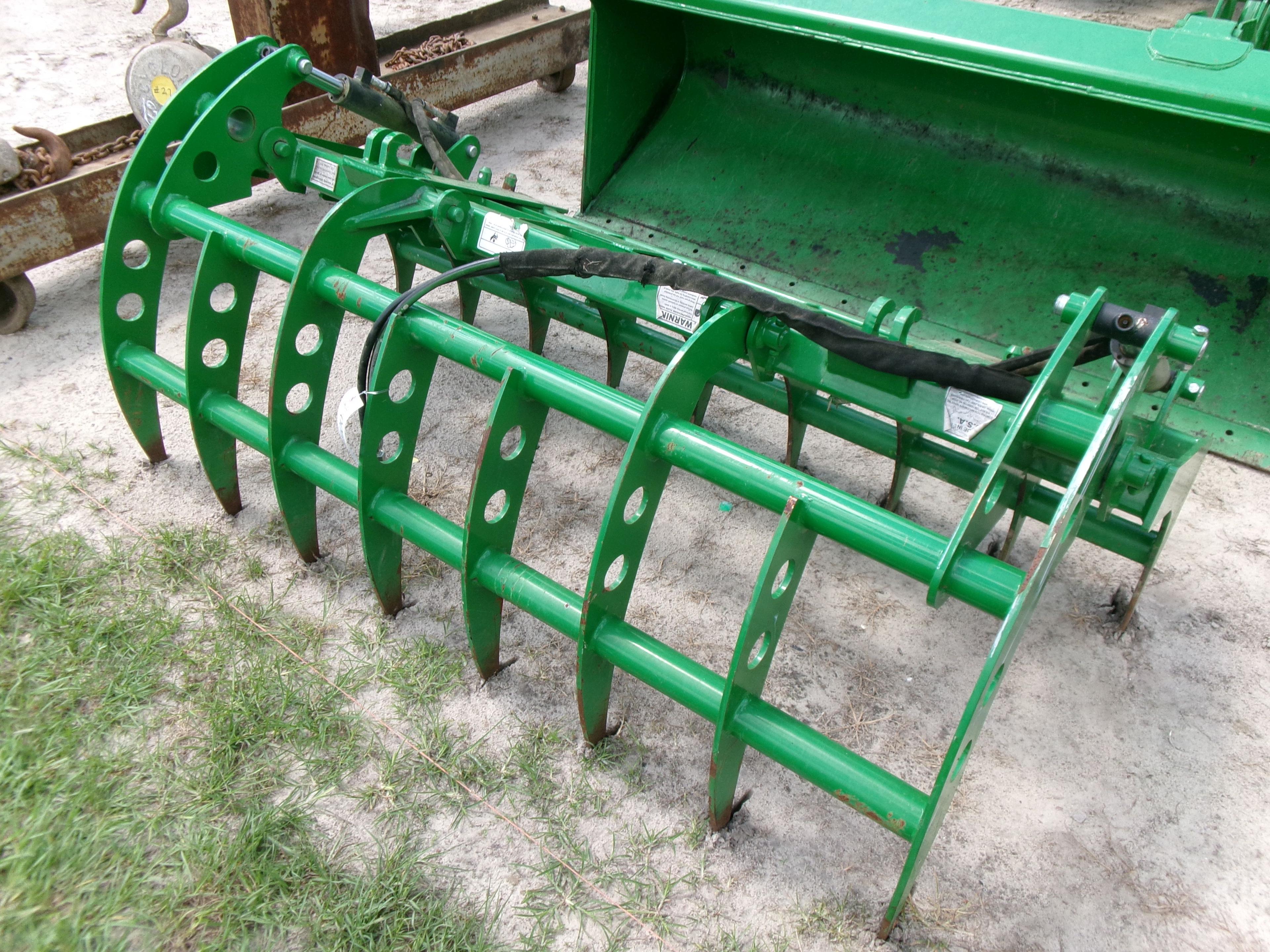 (0657)  JOHN DEERE LOG GRAPPLE