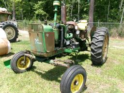 (0658)  JOHN DEERE TRACTOR 3020