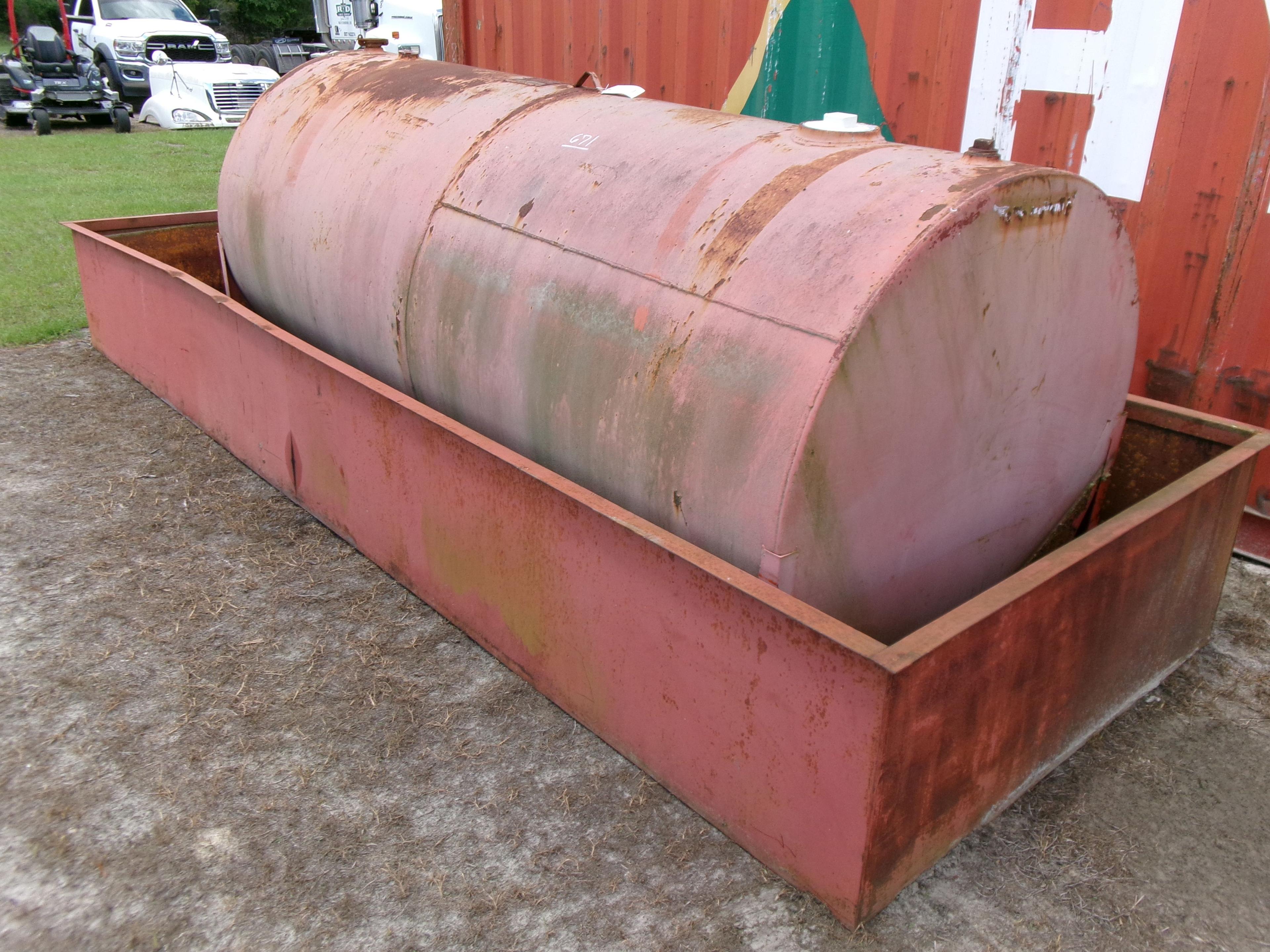 (0671)  1000 GALLON FUEL TANK