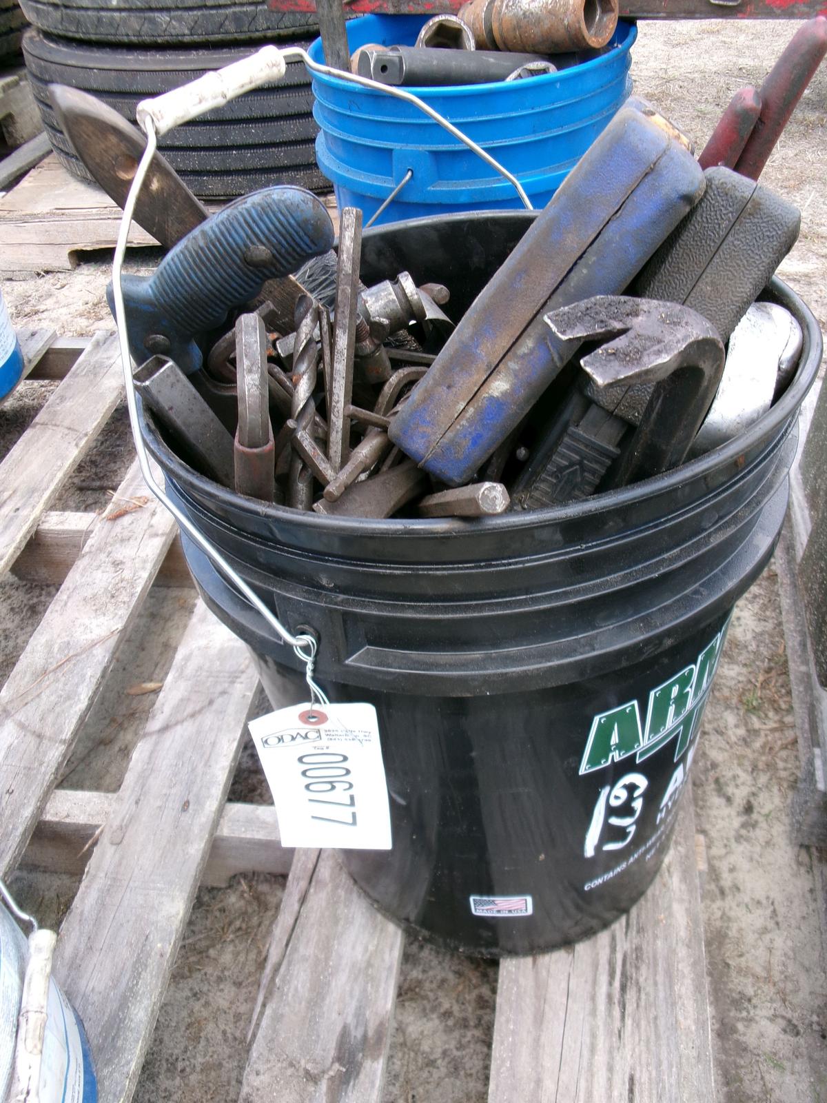 (0677)  BUCKET OF HAND TOOLS