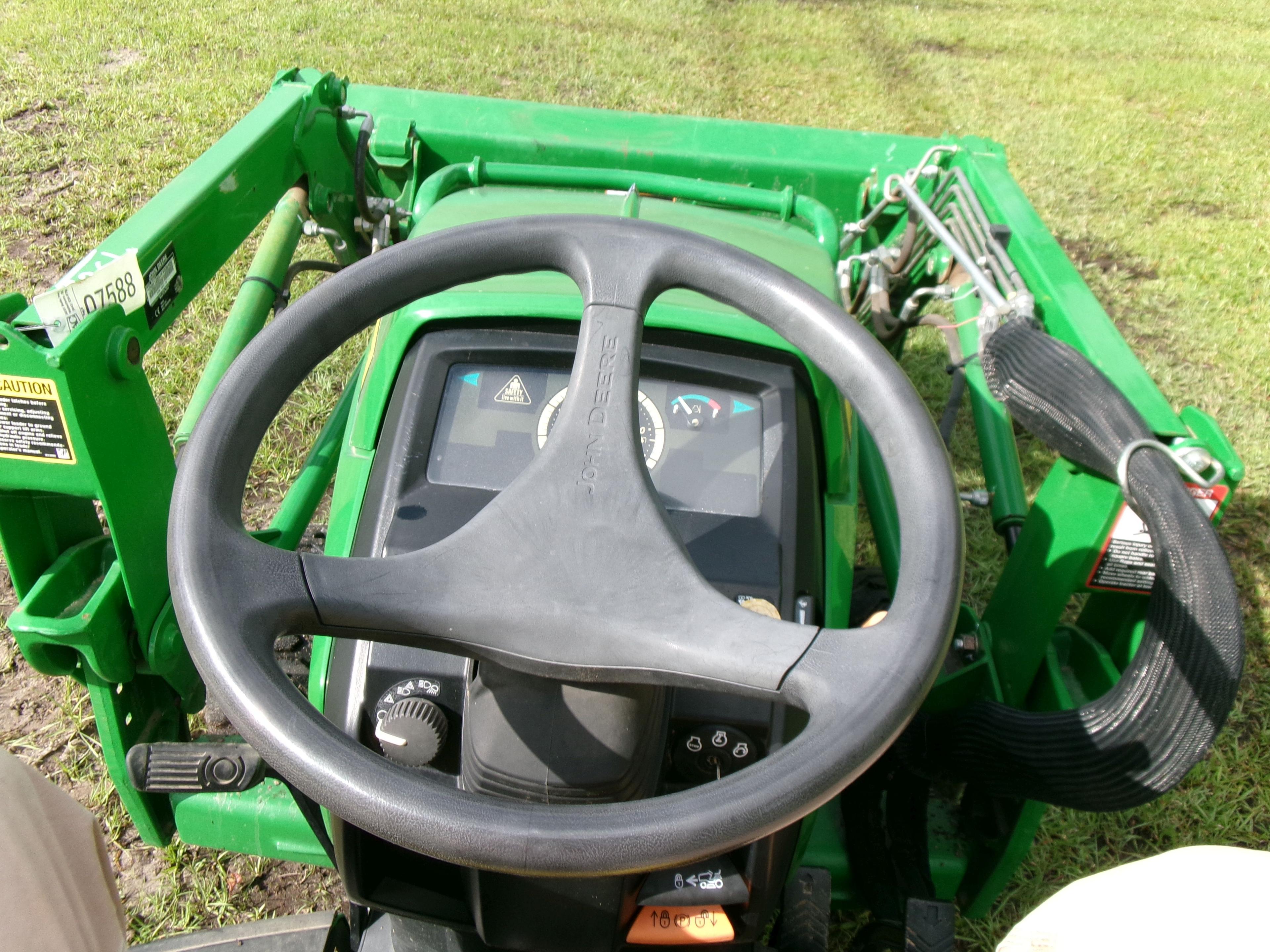 (7588)  John Deere 1025R Tractor