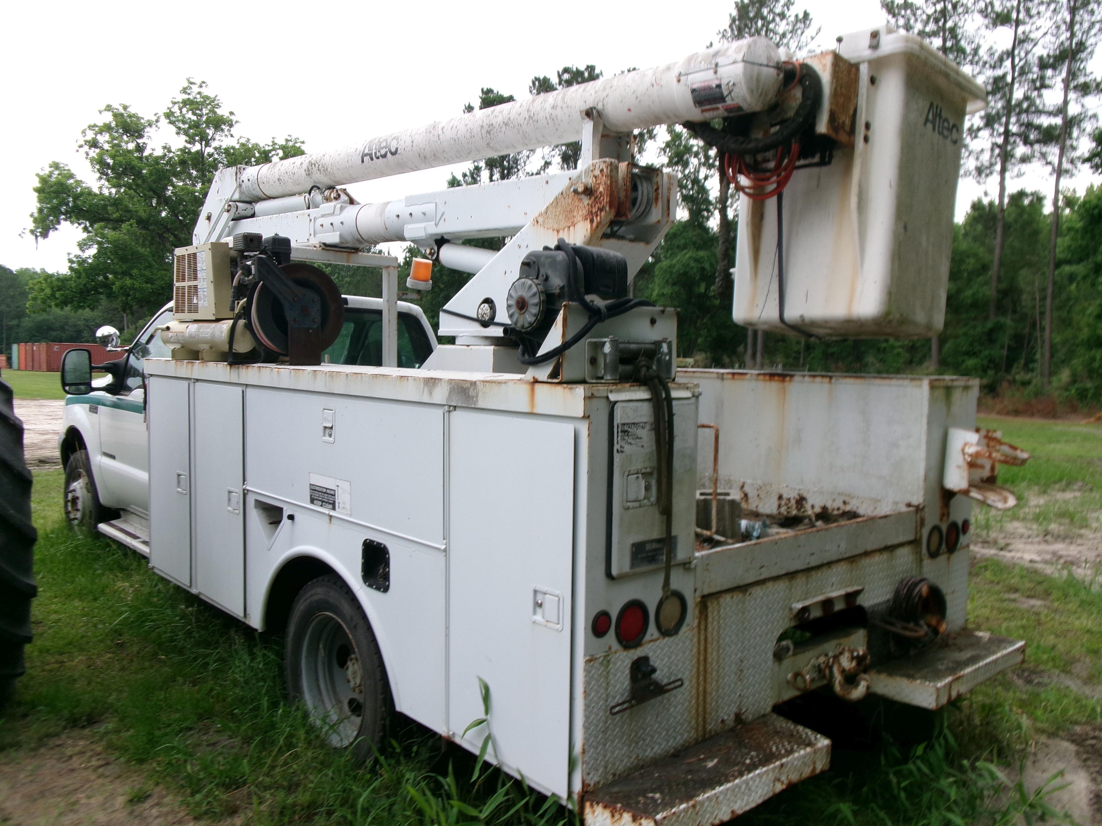 (8586)  1999 Ford F550 Diesel Bucket Truck