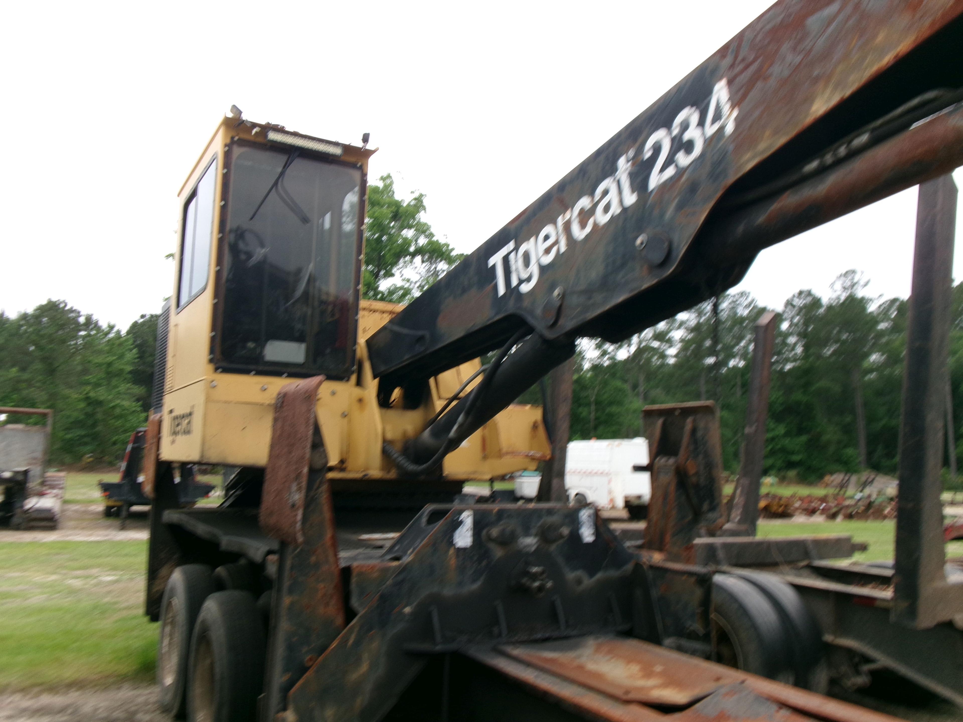 (8677)  2013 Tiger Cat 234 Log Loader