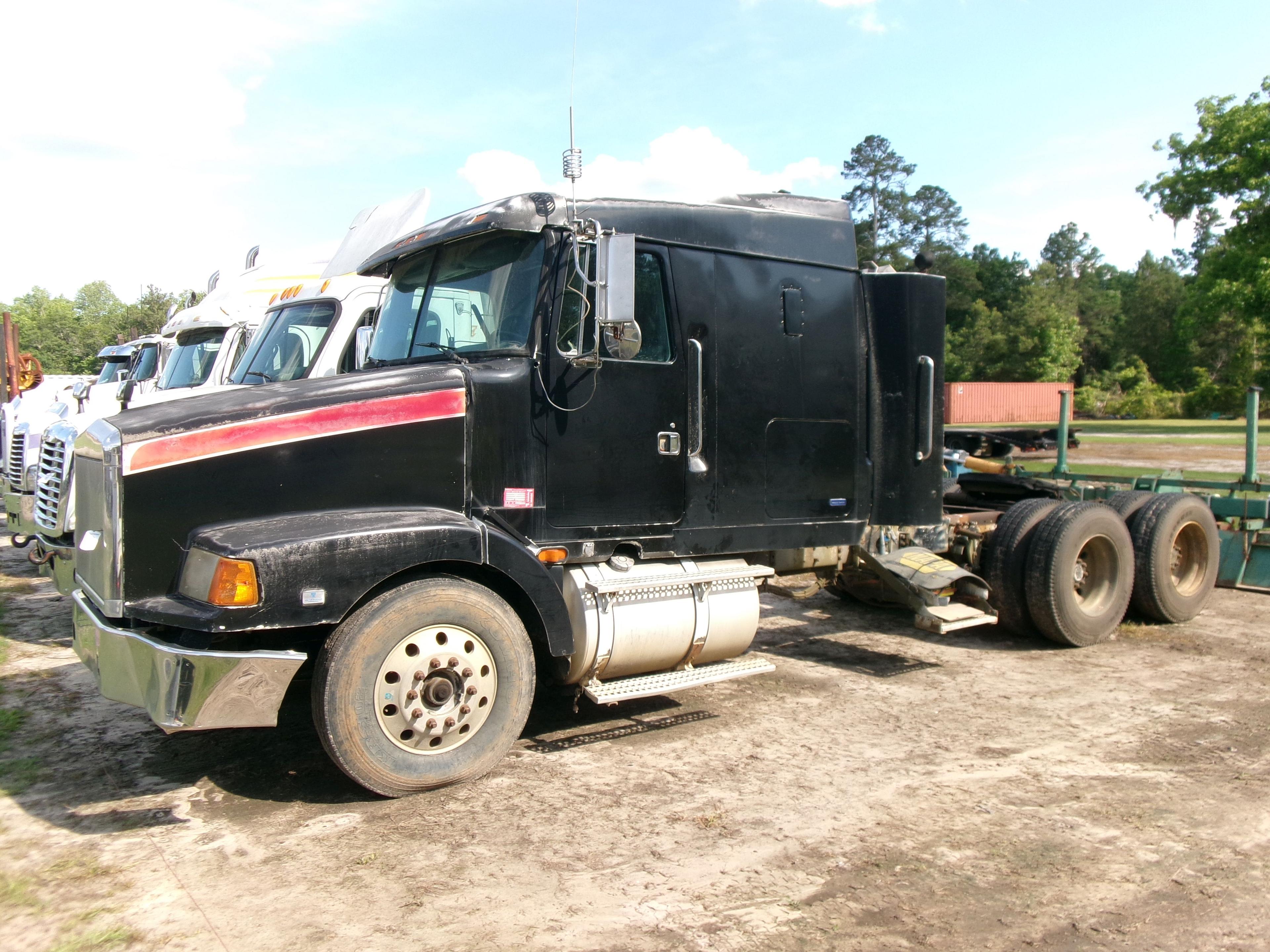 (8870)  GMC Volvo Tandum Axle Truck