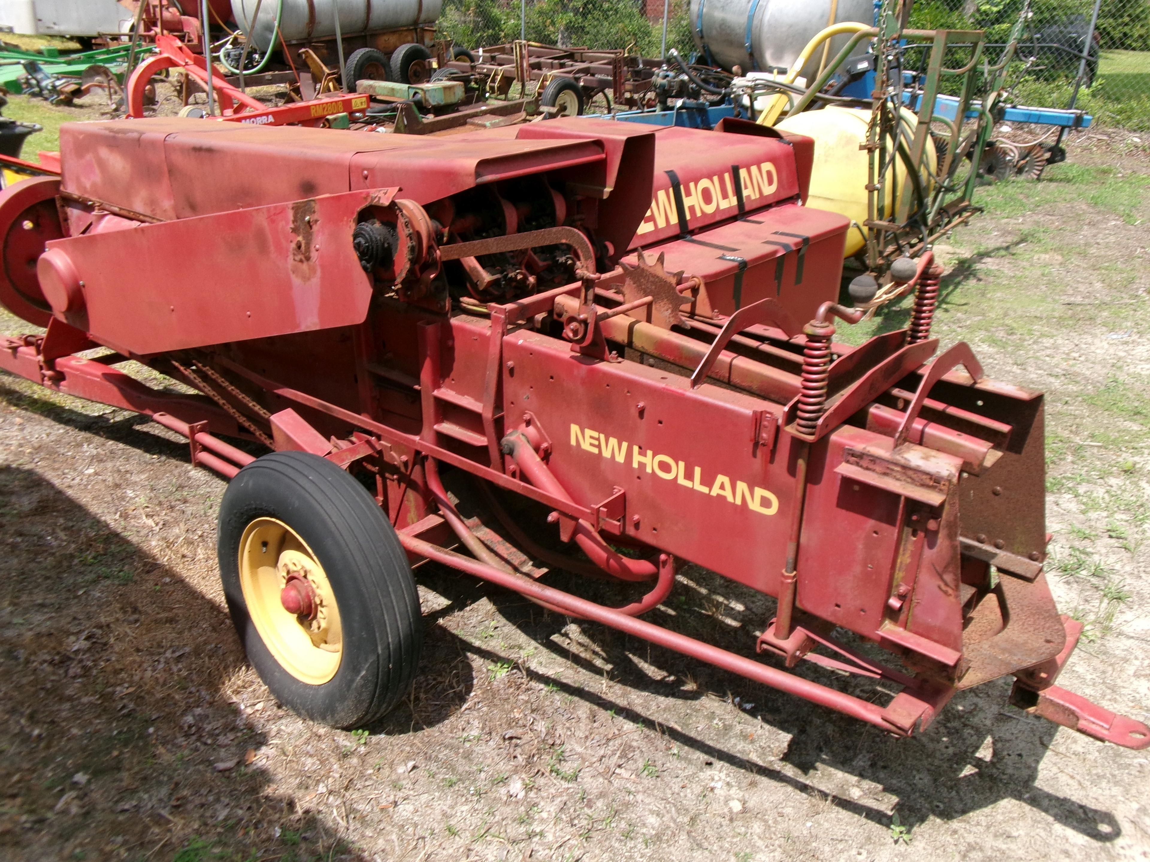 (8964)  New Holland 275 Square Baler