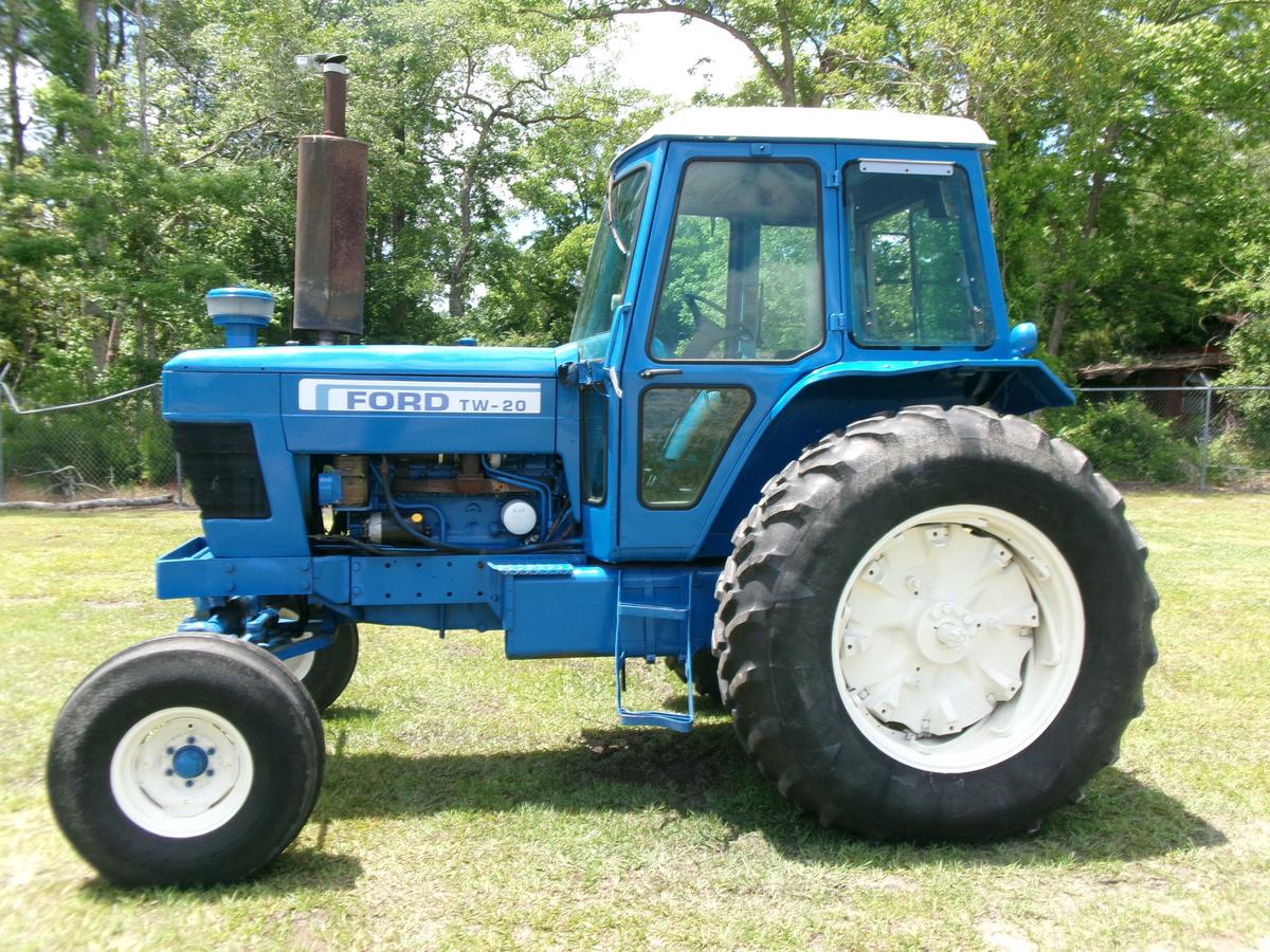 (9954)  FORD TW-20 TRACTOR