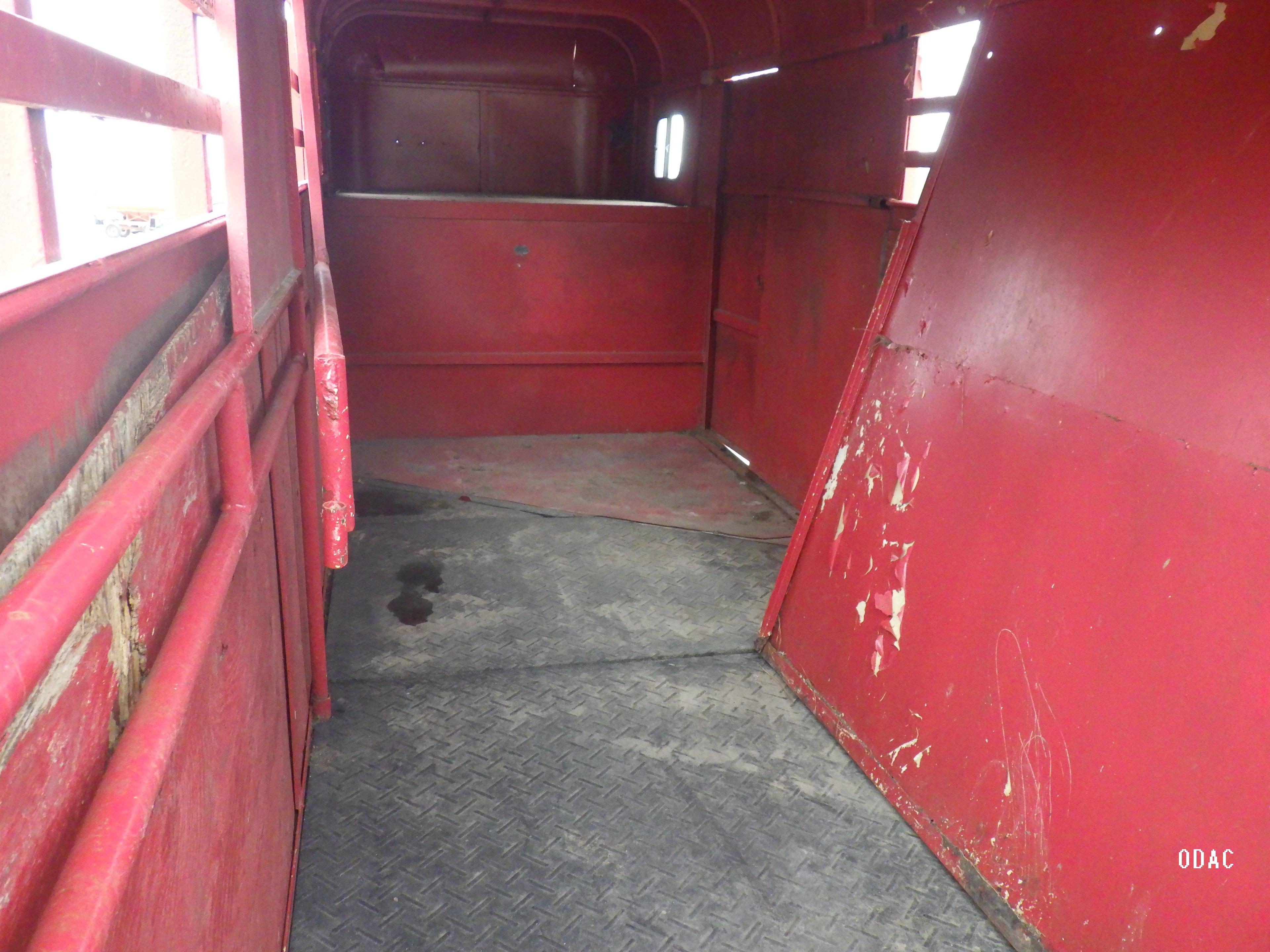 (2165) 6' x 18' Livestock Gooseneck (w/oTitle)