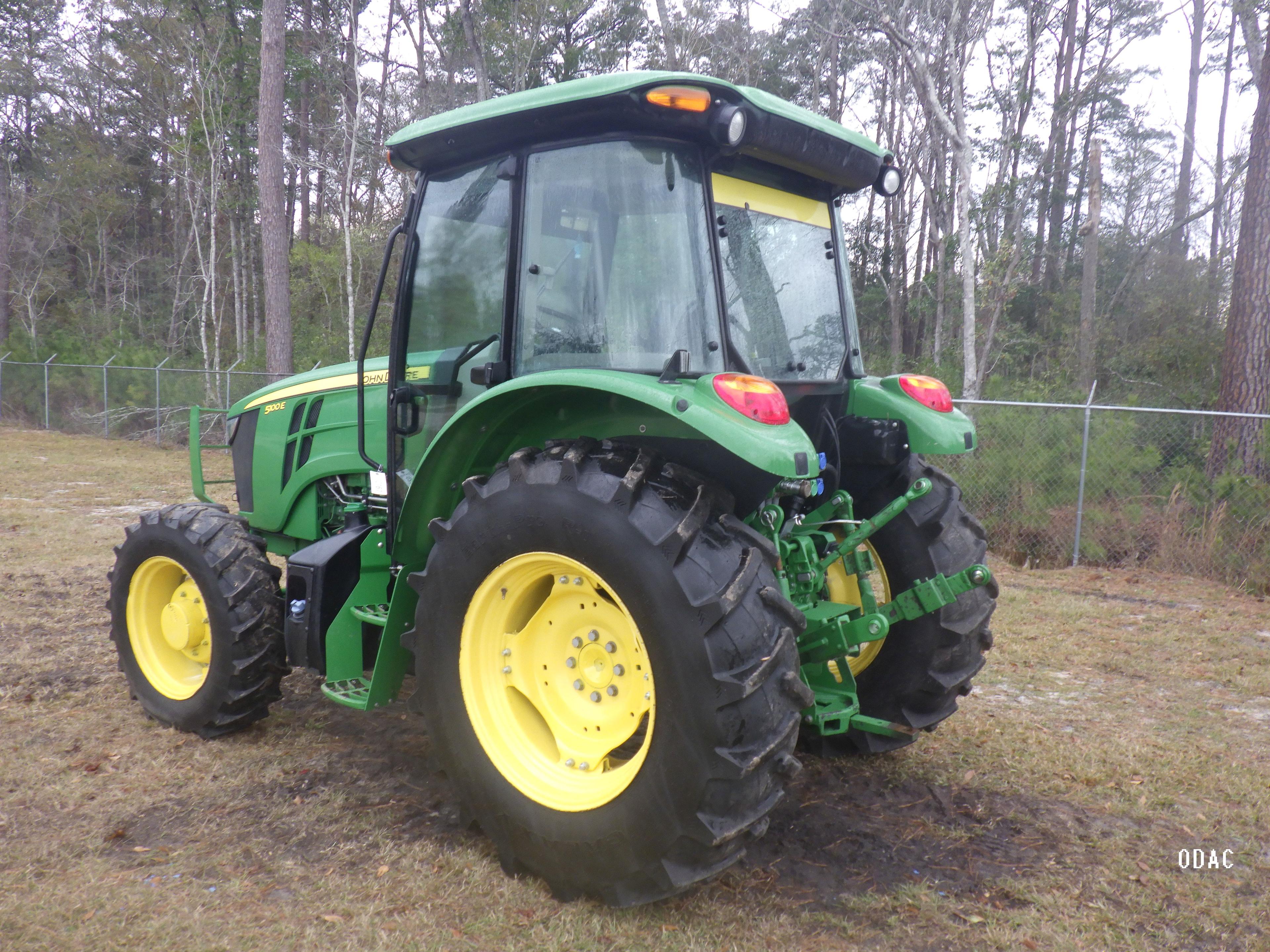 (2167) John Deere 5100E Tractor