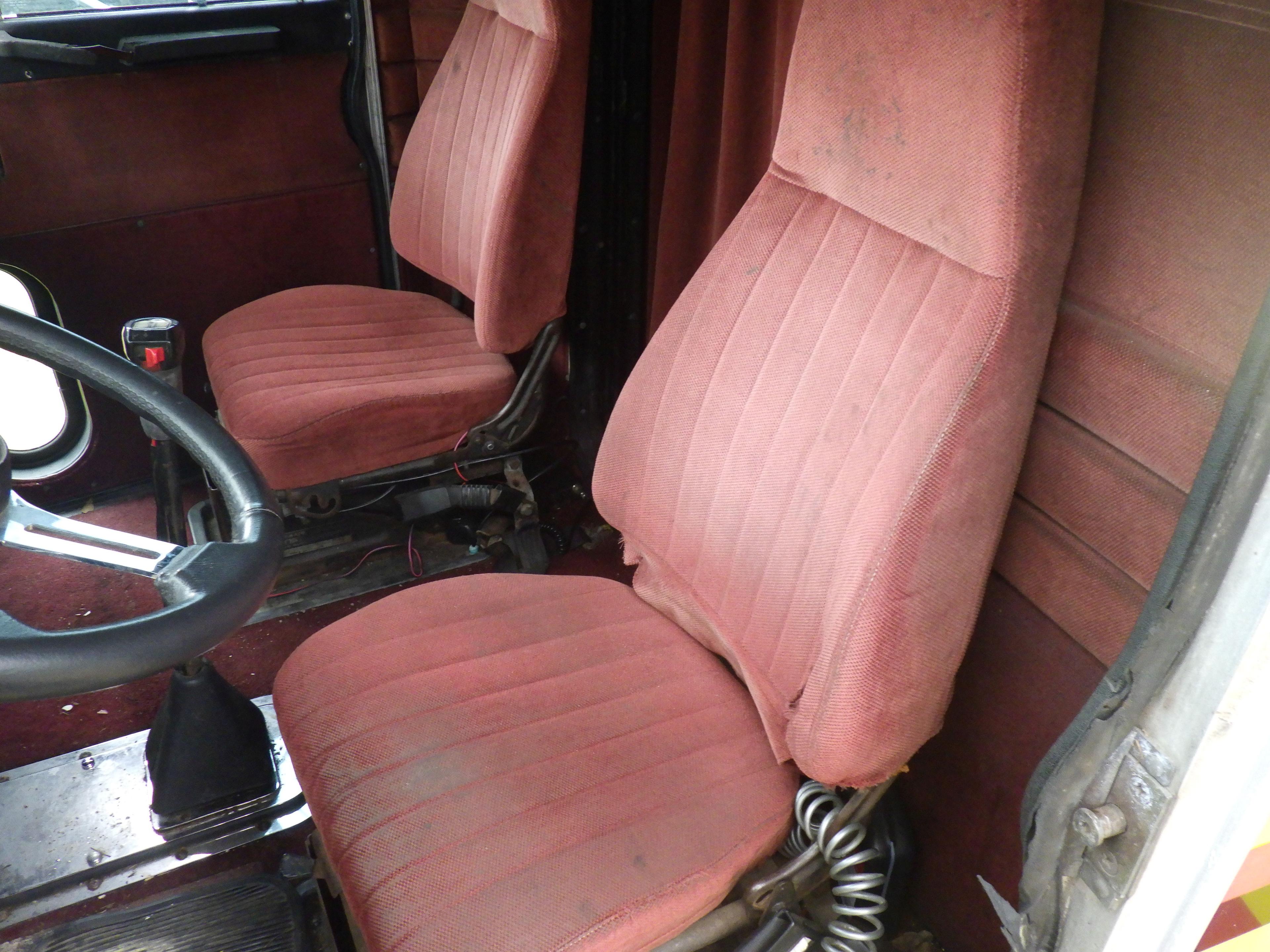 (2181) 1988 Peterbilt 377 Road Tractor (w/Title)