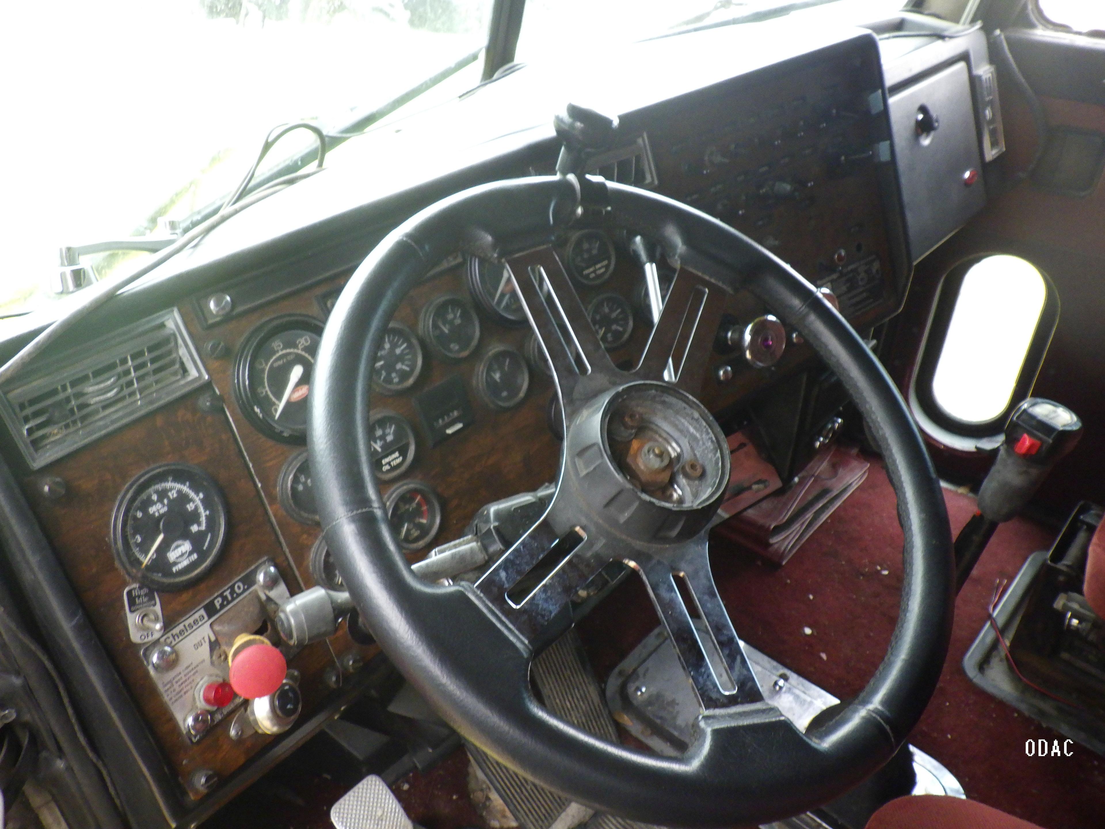 (2181) 1988 Peterbilt 377 Road Tractor (w/Title)