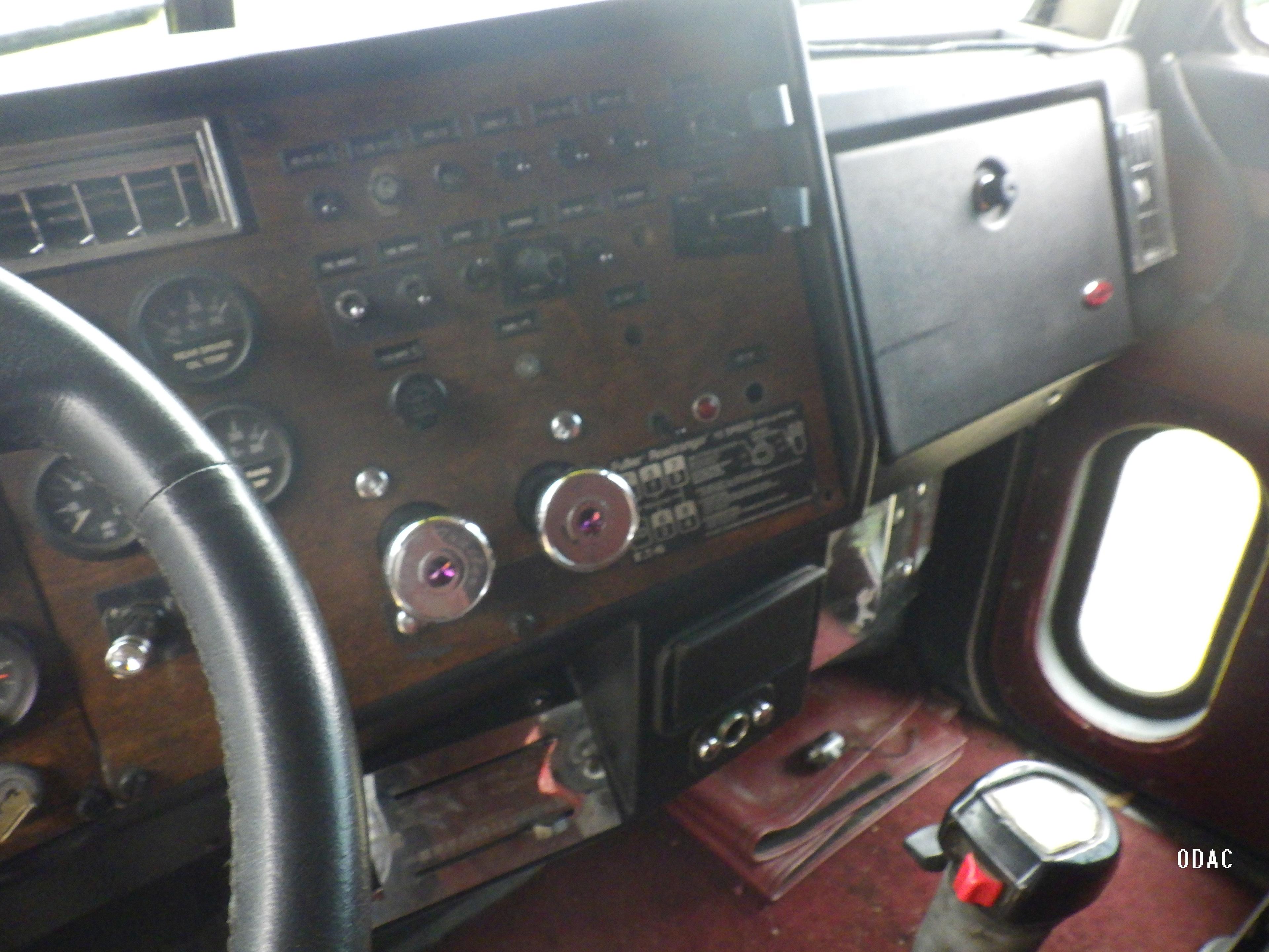 (2181) 1988 Peterbilt 377 Road Tractor (w/Title)