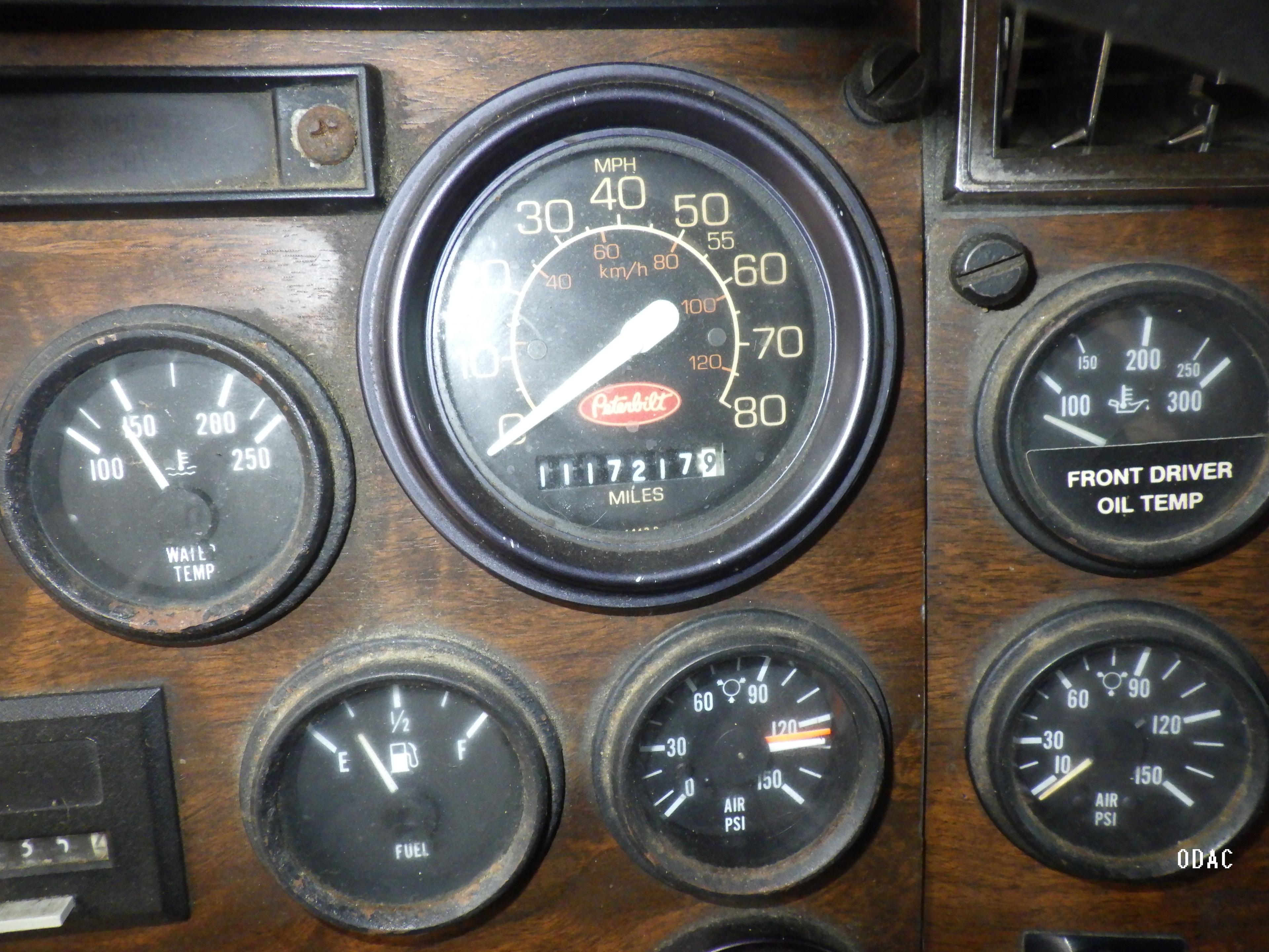 (2181) 1988 Peterbilt 377 Road Tractor (w/Title)