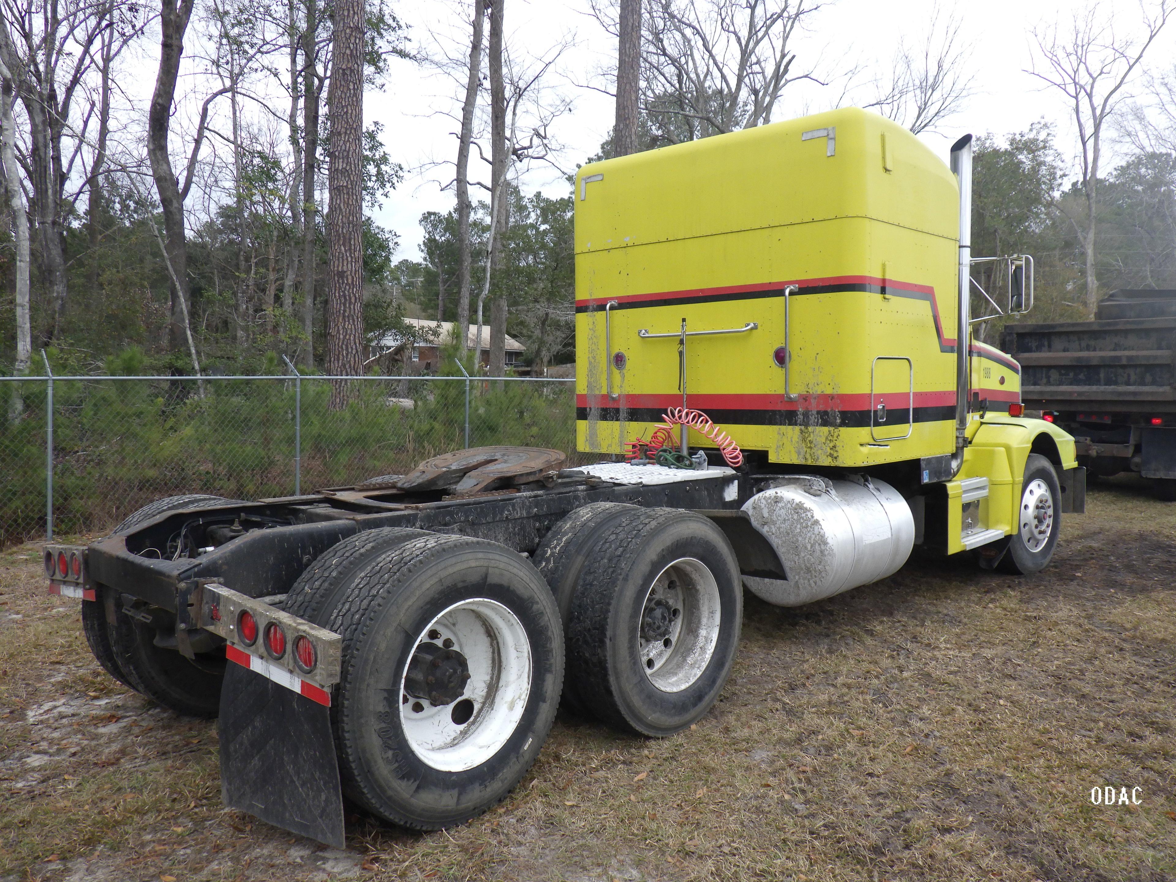 (2181) 1988 Peterbilt 377 Road Tractor (w/Title)