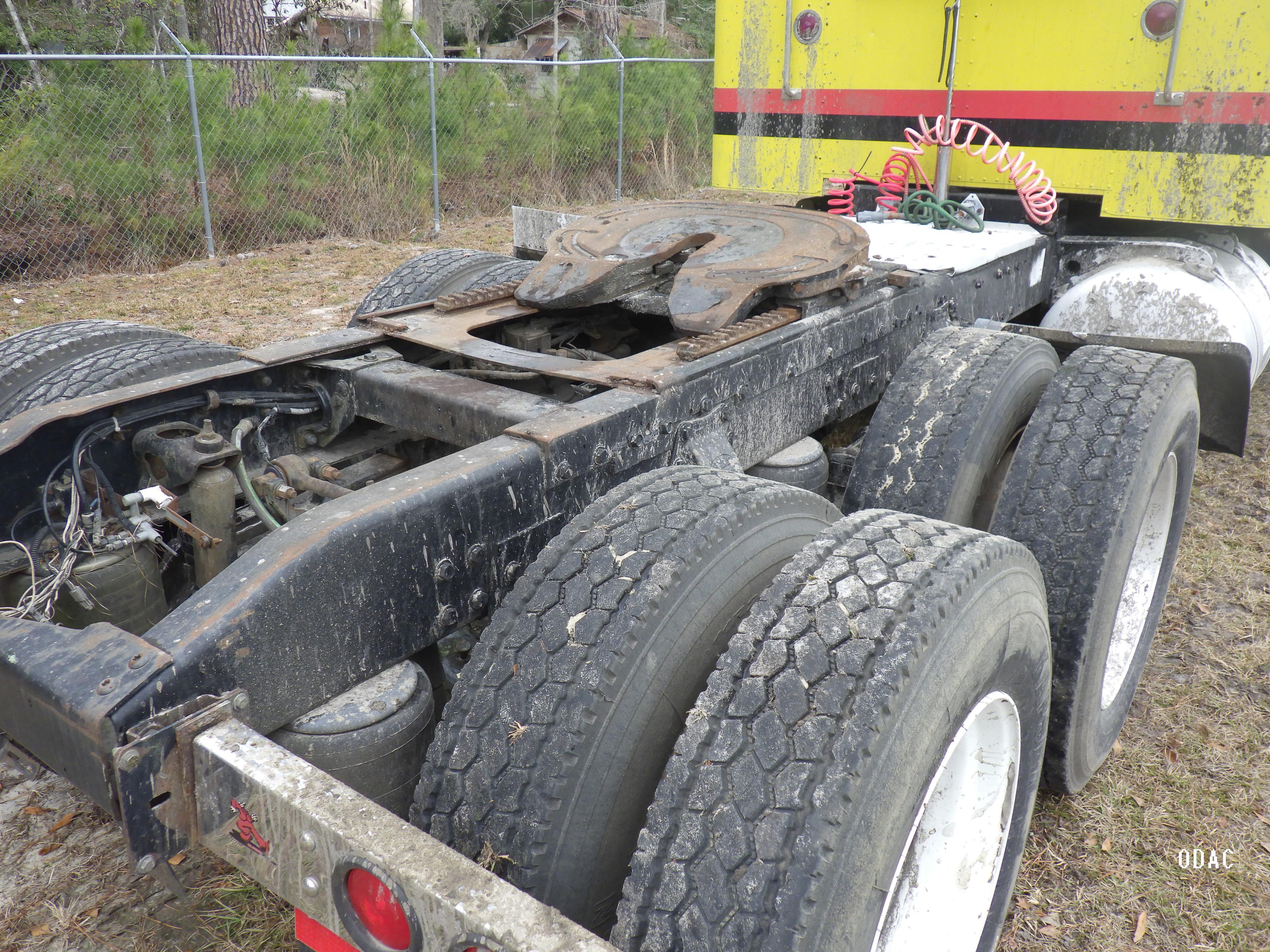(2181) 1988 Peterbilt 377 Road Tractor (w/Title)
