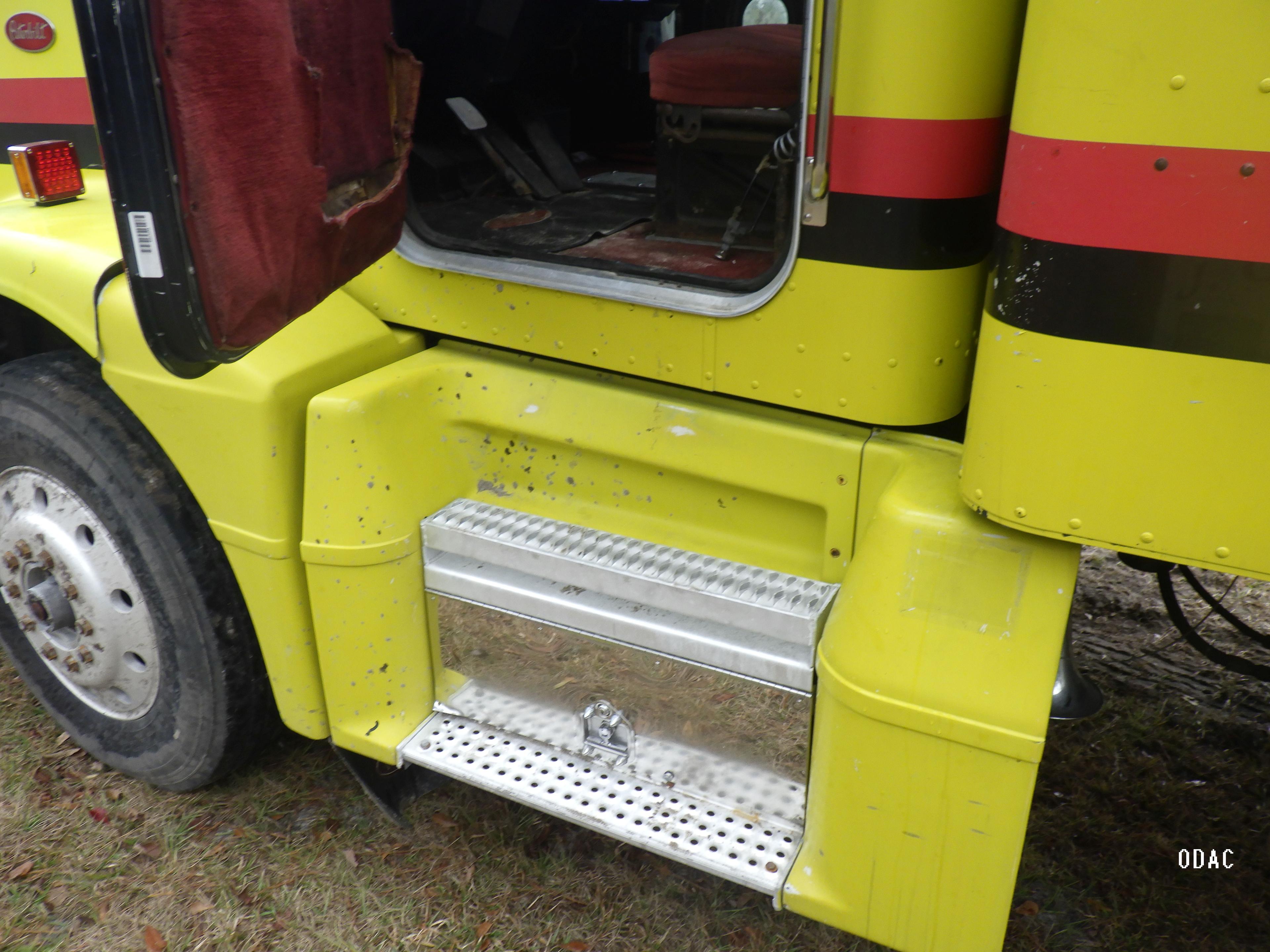 (2181) 1988 Peterbilt 377 Road Tractor (w/Title)