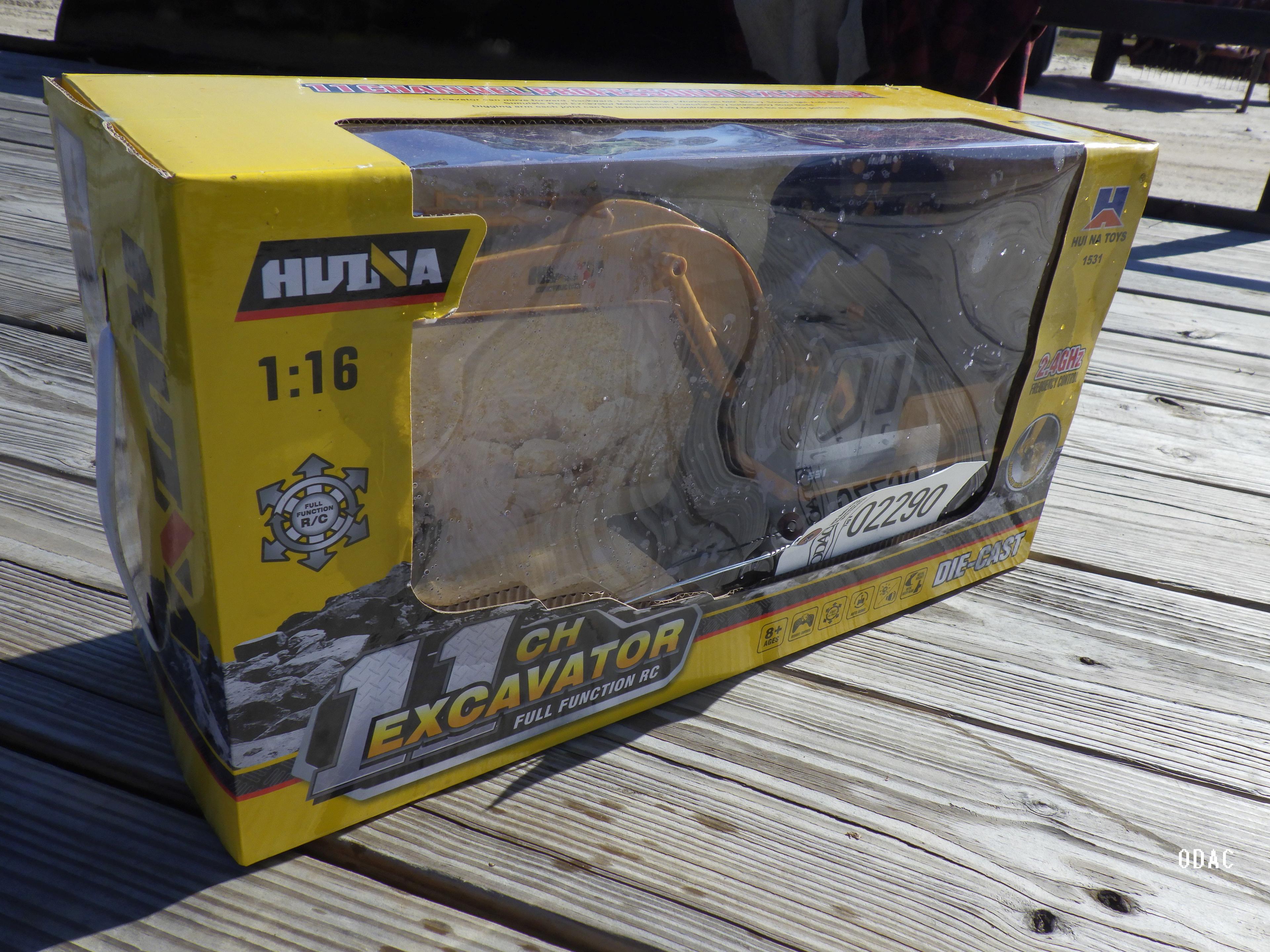 (2290) HULNA 1/16 Scale Remote Toy Excavator (New)