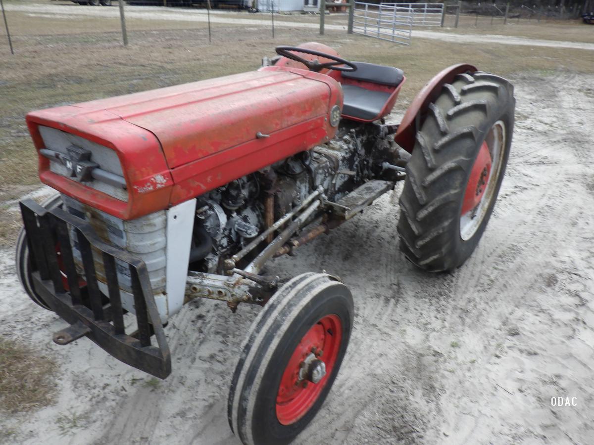 (2353) Massey Ferguson 135 Non ROPS Tractor