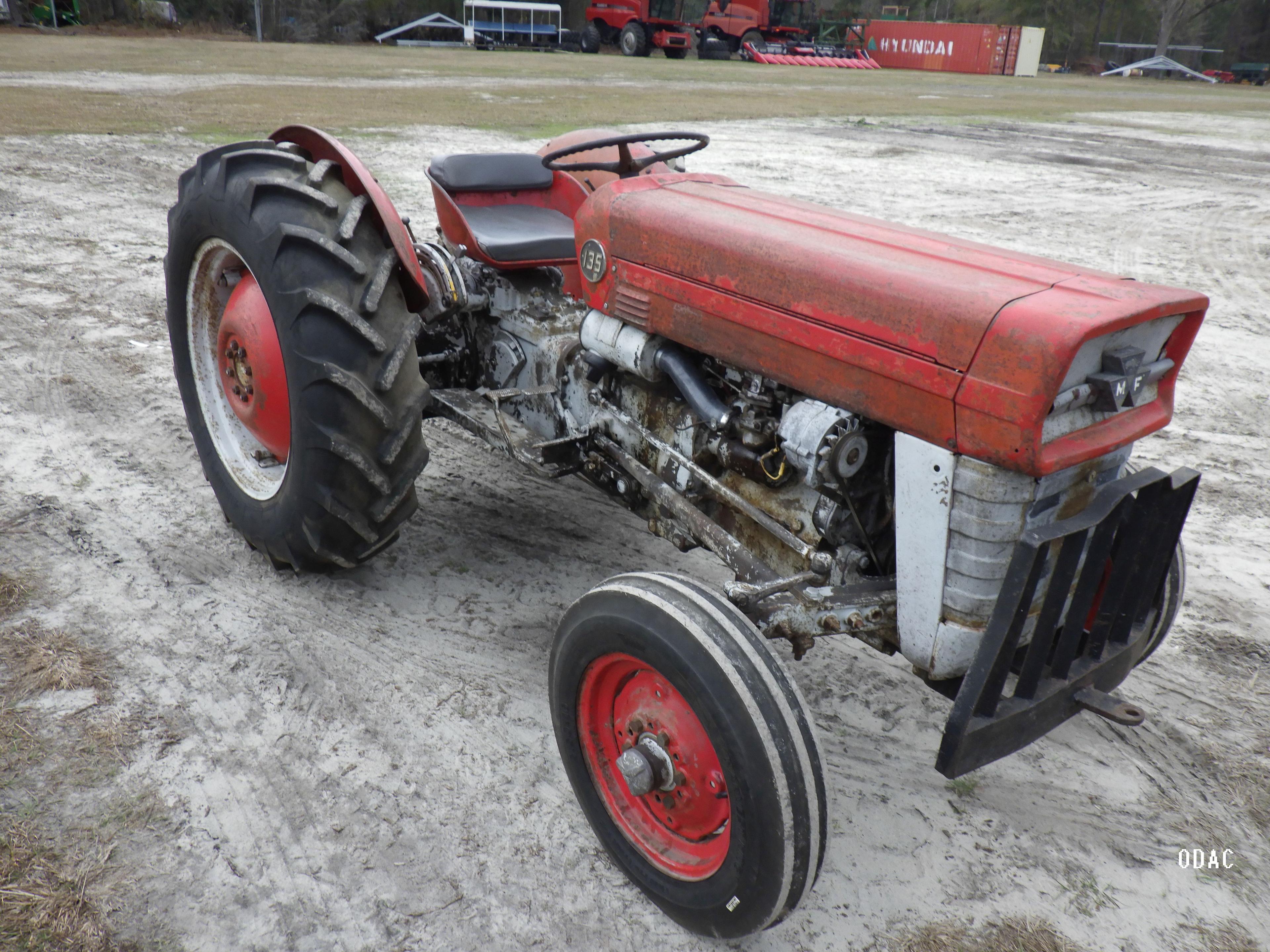 (2353) Massey Ferguson 135 Non ROPS Tractor