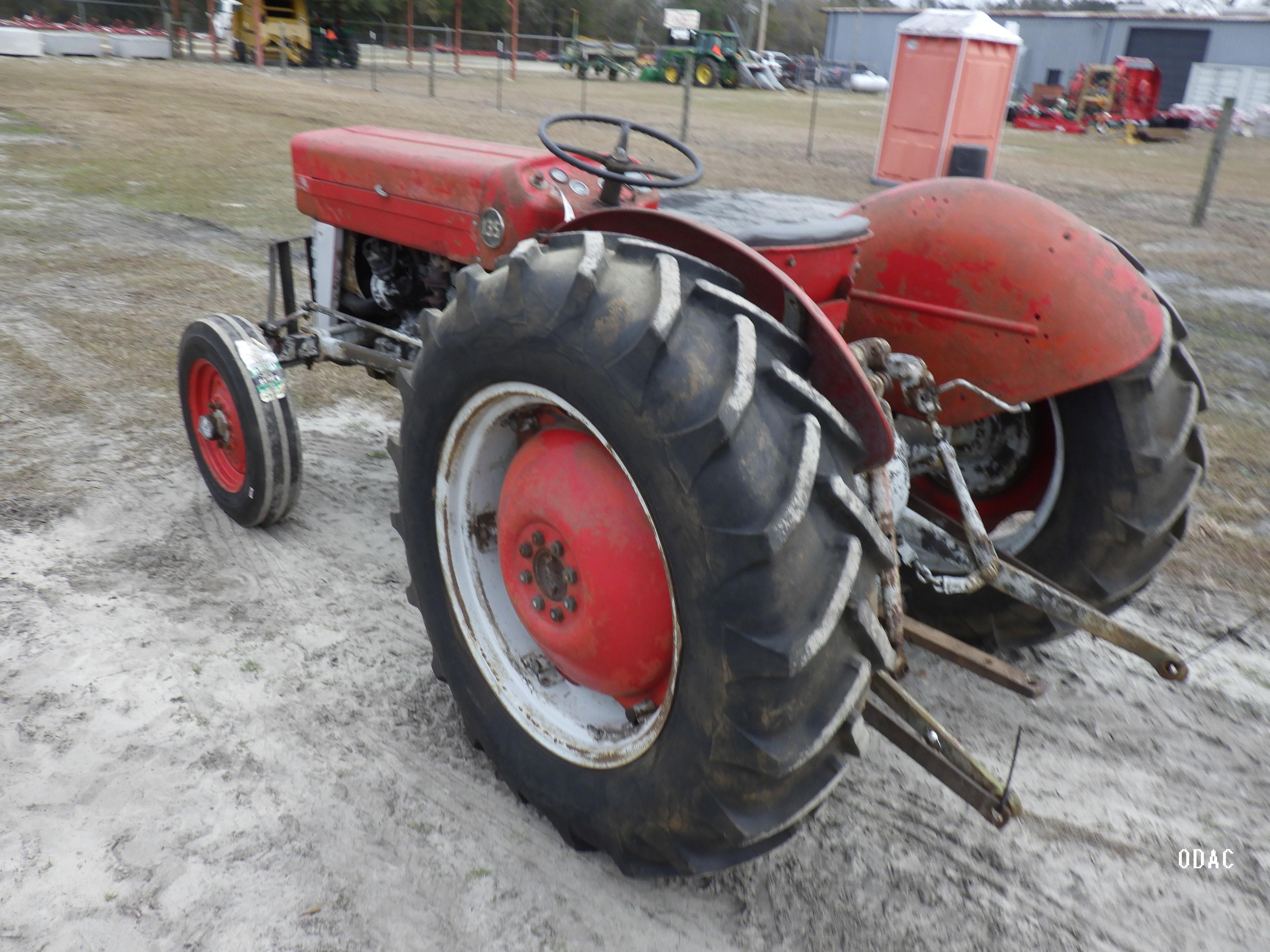 (2353) Massey Ferguson 135 Non ROPS Tractor