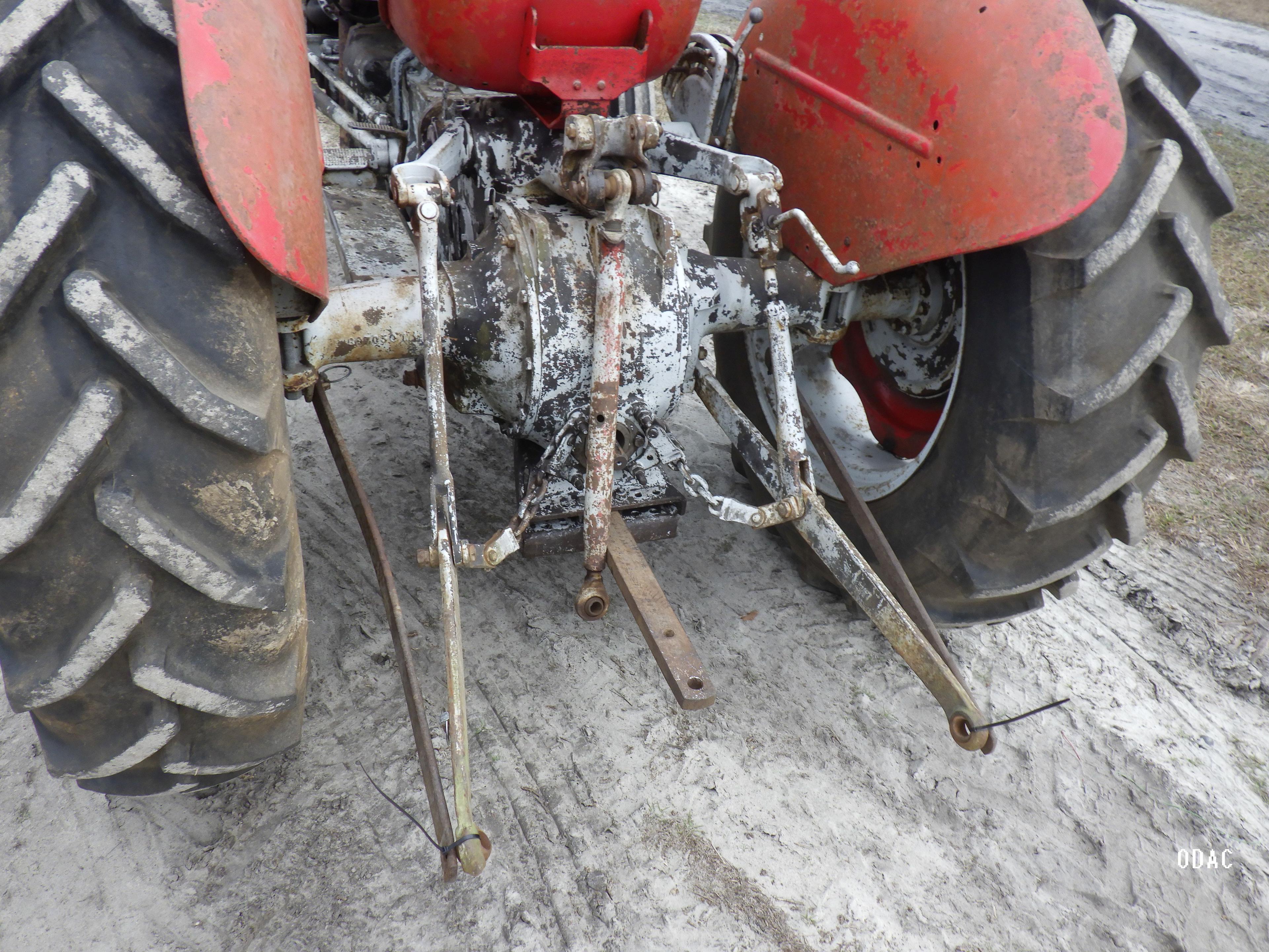 (2353) Massey Ferguson 135 Non ROPS Tractor