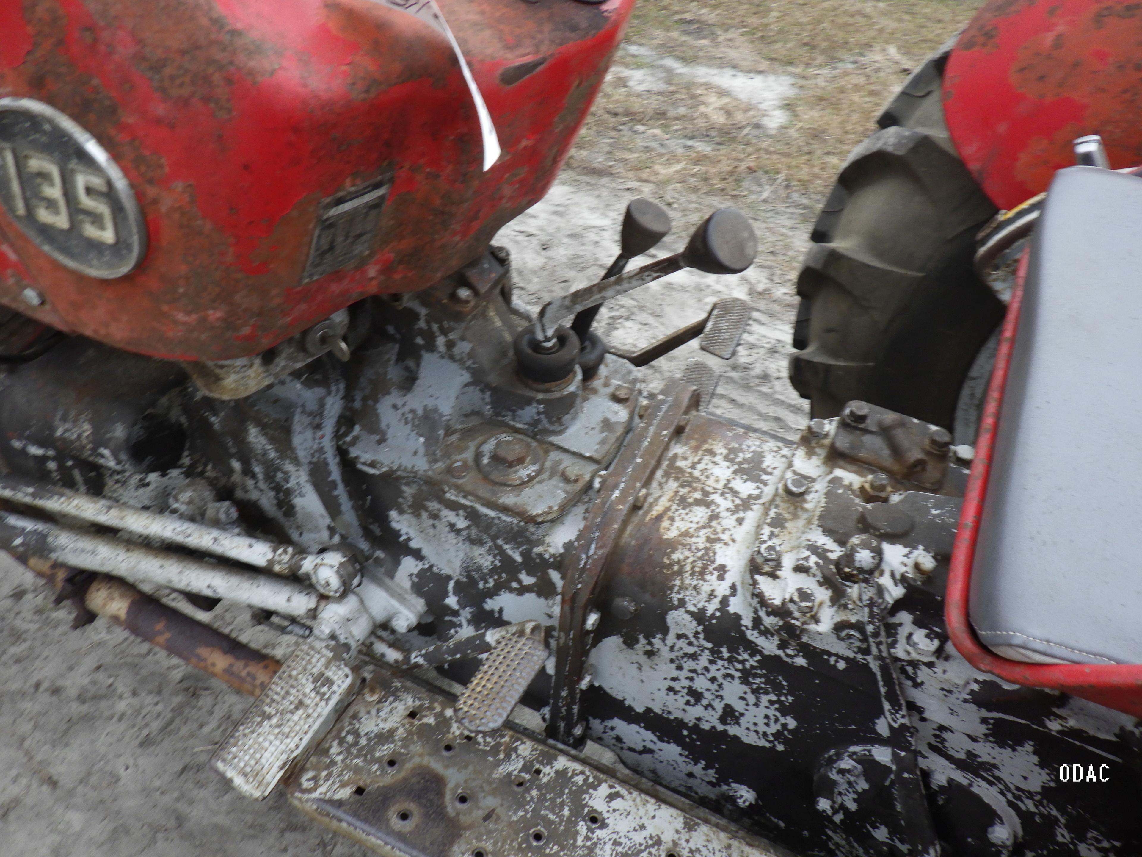 (2353) Massey Ferguson 135 Non ROPS Tractor