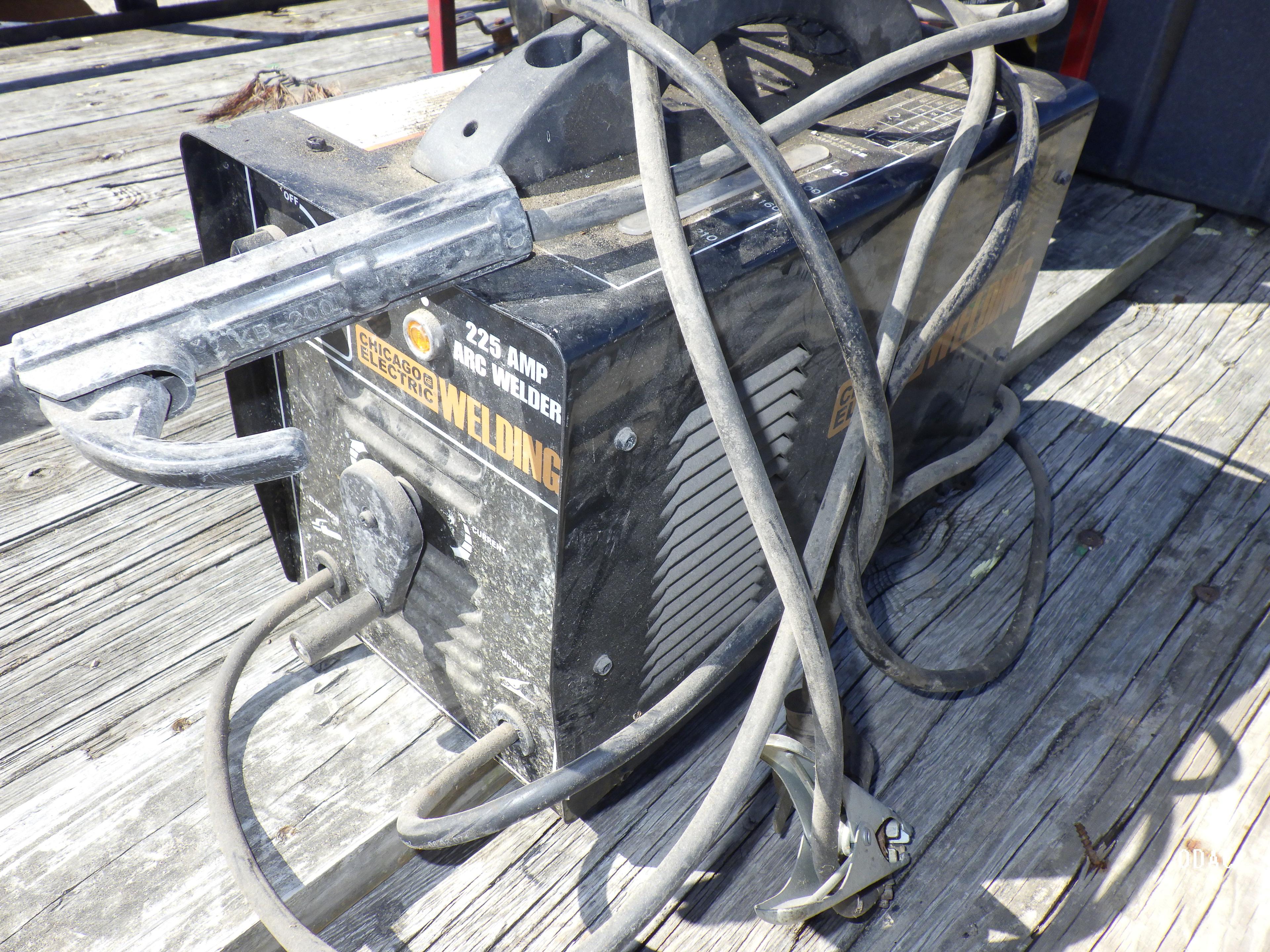 (2797) Chicago 225 AMP Arc Welder