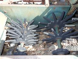 (3040) New Idea 323 One Row Corn Picker