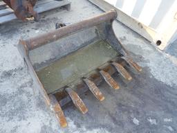 (4156) 36" Mini Excavator Bucket w/Teeth(Absolute)
